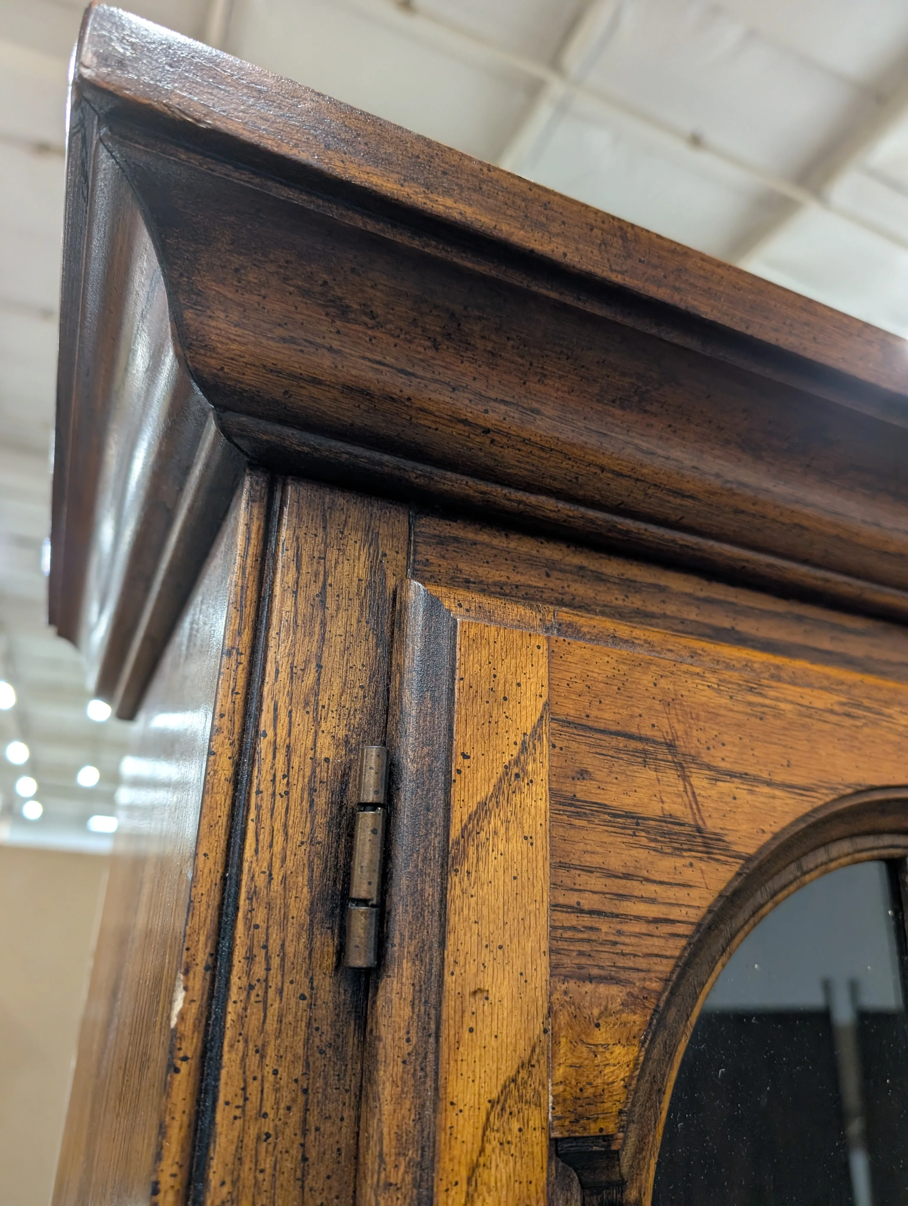 Traditional Renfrew Hall China Cabinet - Image 13
