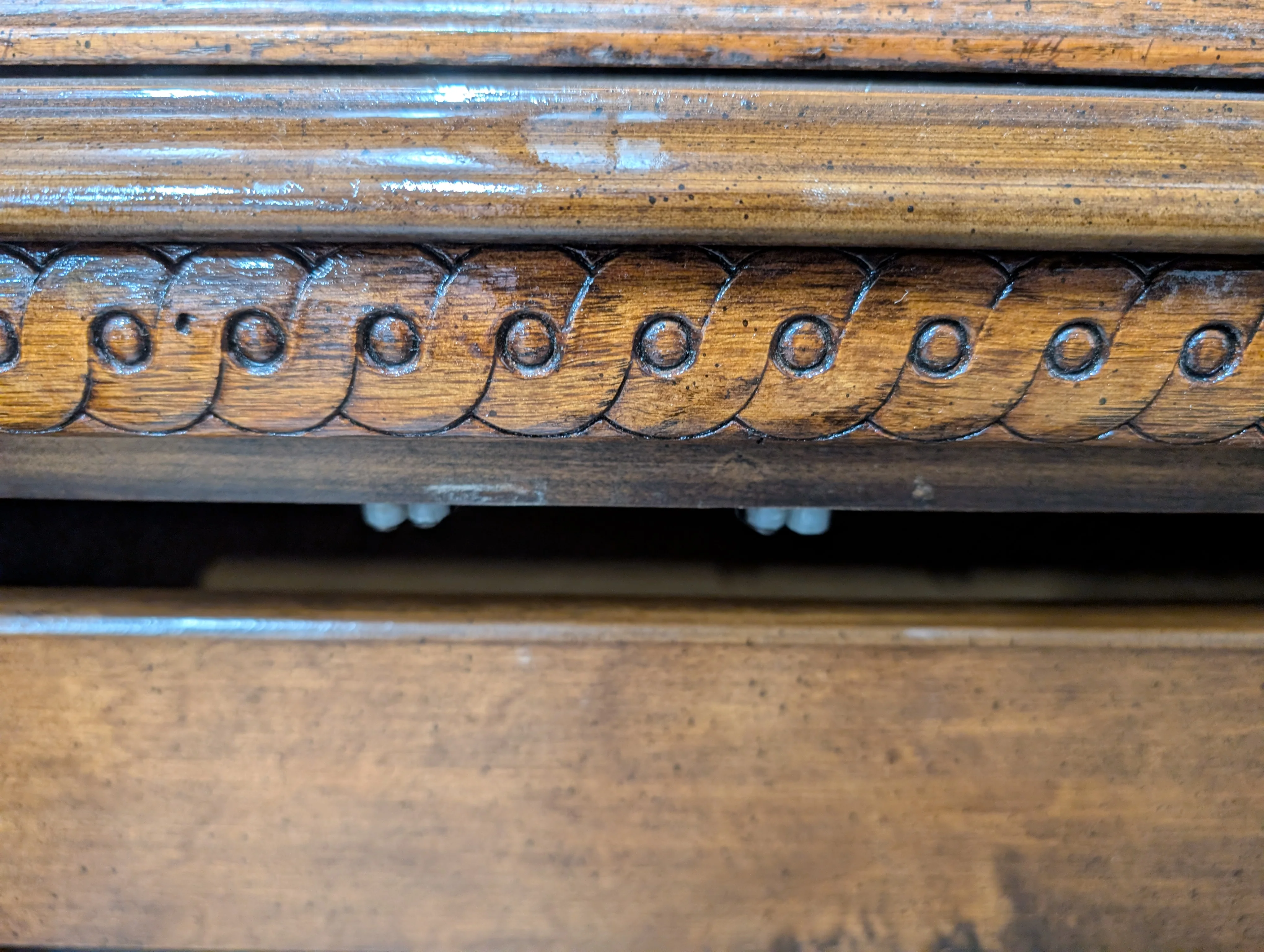 Traditional Renfrew Hall China Cabinet - Image 8