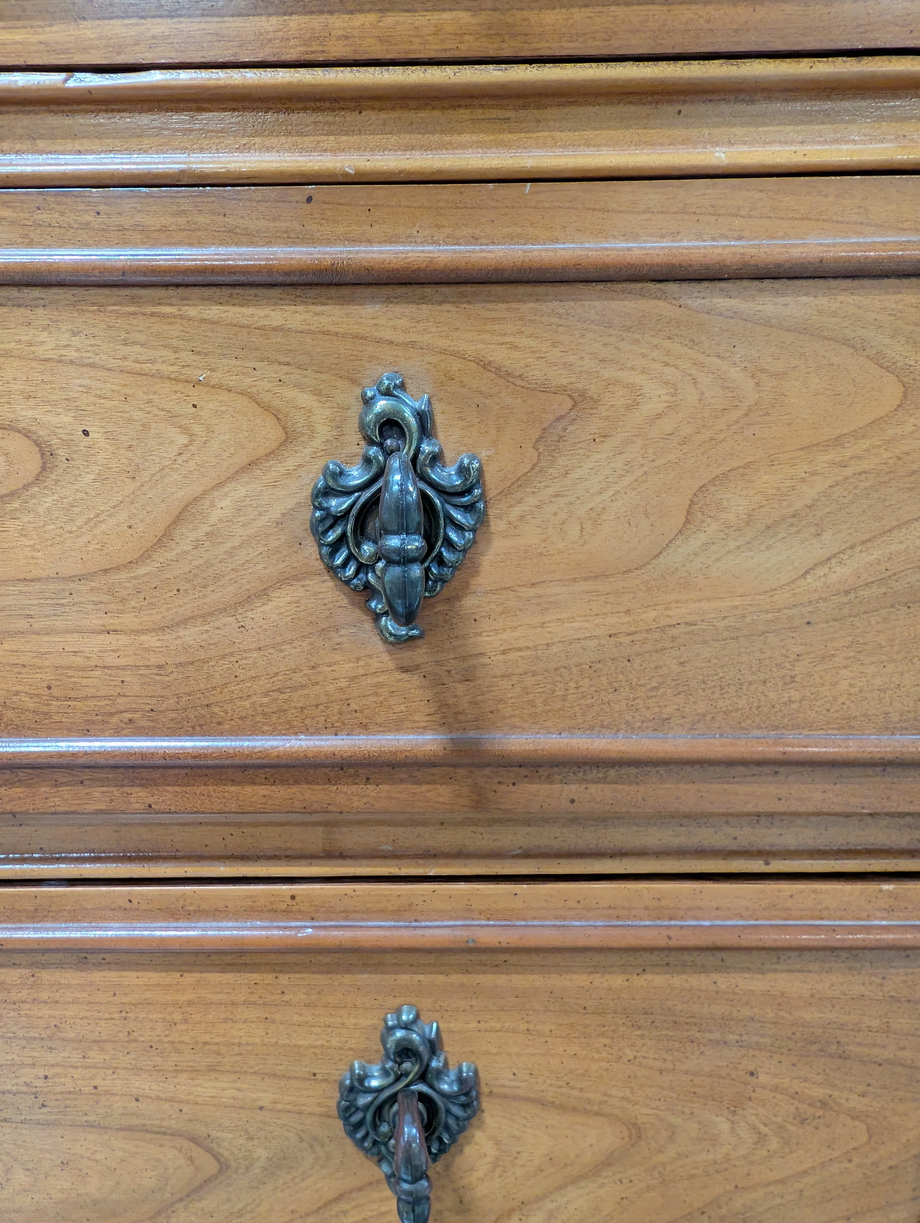 Dixie Furniture Company Vintage French Provincial Twelve-Drawer Wood Dresser - Image 3