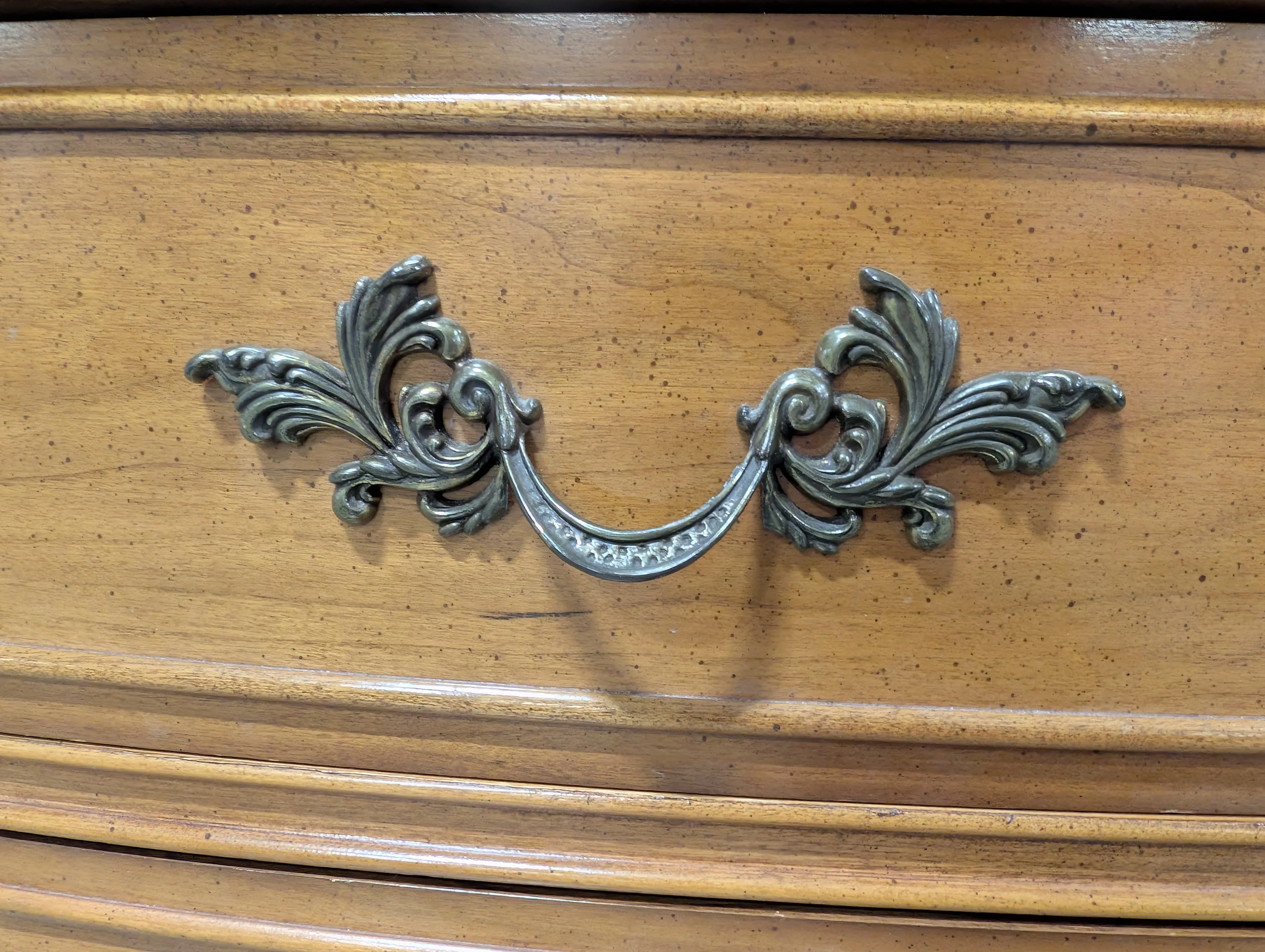 Dixie Furniture Company Vintage French Provincial Twelve-Drawer Wood Dresser - Image 4