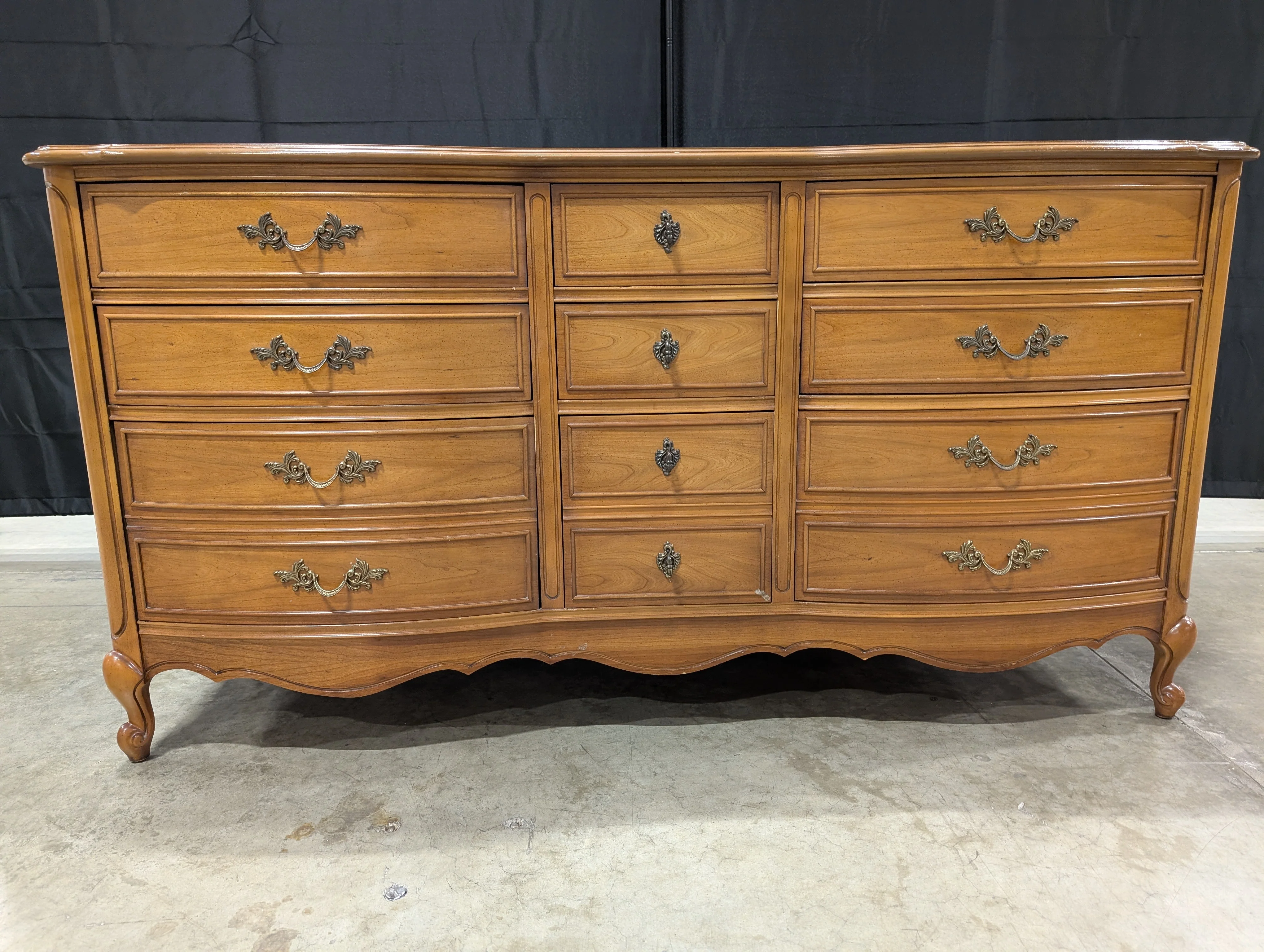 Dixie Furniture Company Vintage French Provincial Twelve-Drawer Wood Dresser - Image 5