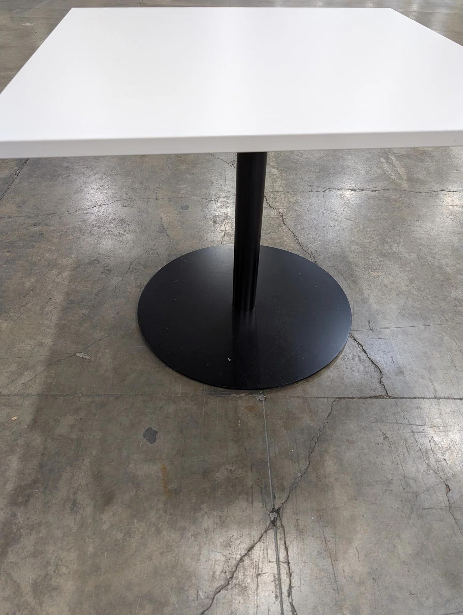 BLUEFOX FURNITURE Modern White Square Pedestal Table - Image 3