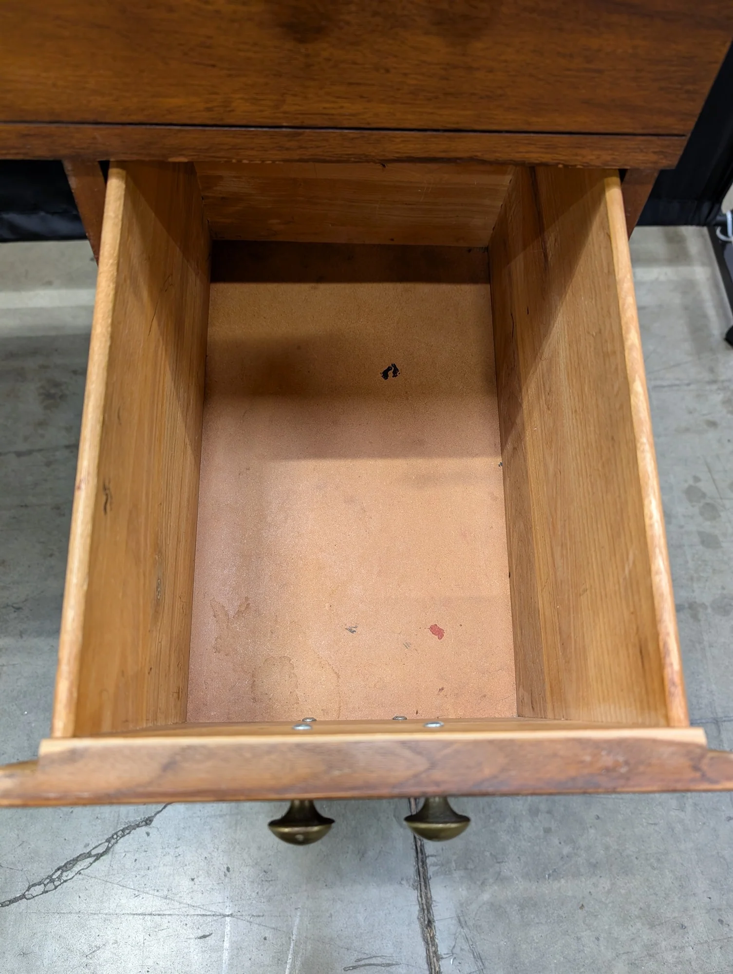 Vintage Mid-Century Modern Wood Sewing Machine Cabinet Desk with Drawers - Image 4