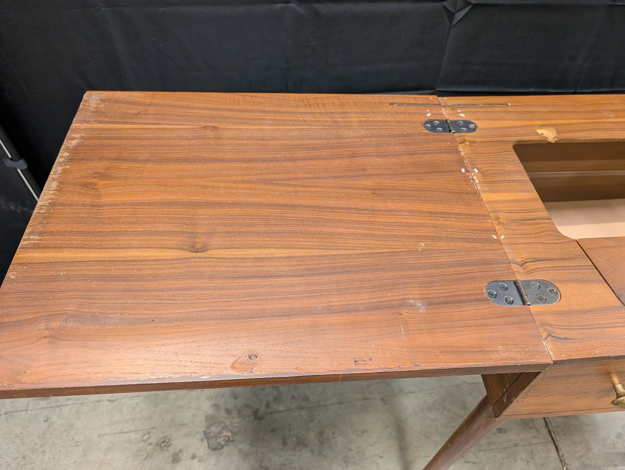 Vintage Mid-Century Modern Wood Sewing Machine Cabinet Desk with Drawers - Image 5