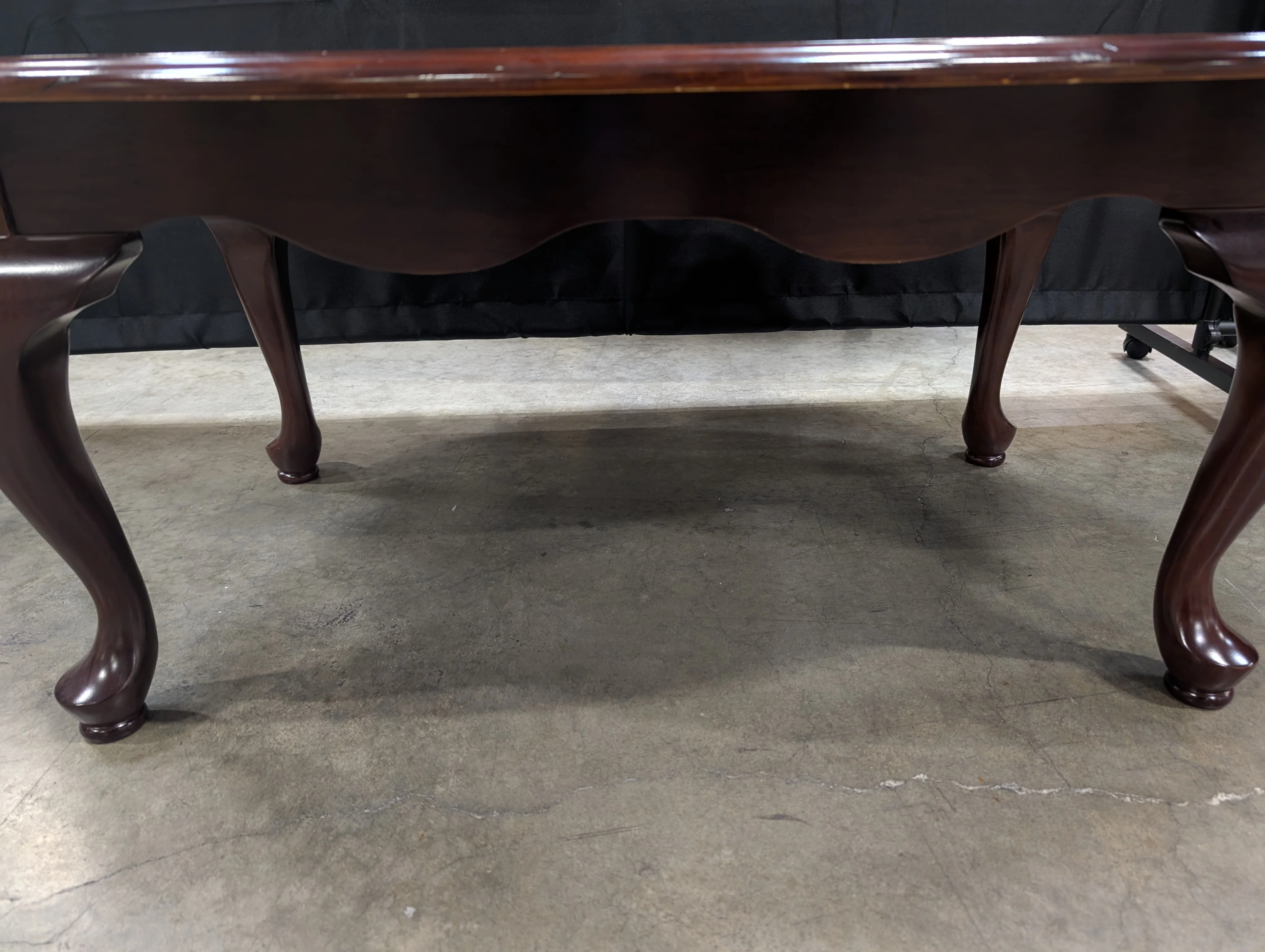 Traditional Oval Wood Pedestal Accent Table - Image 3