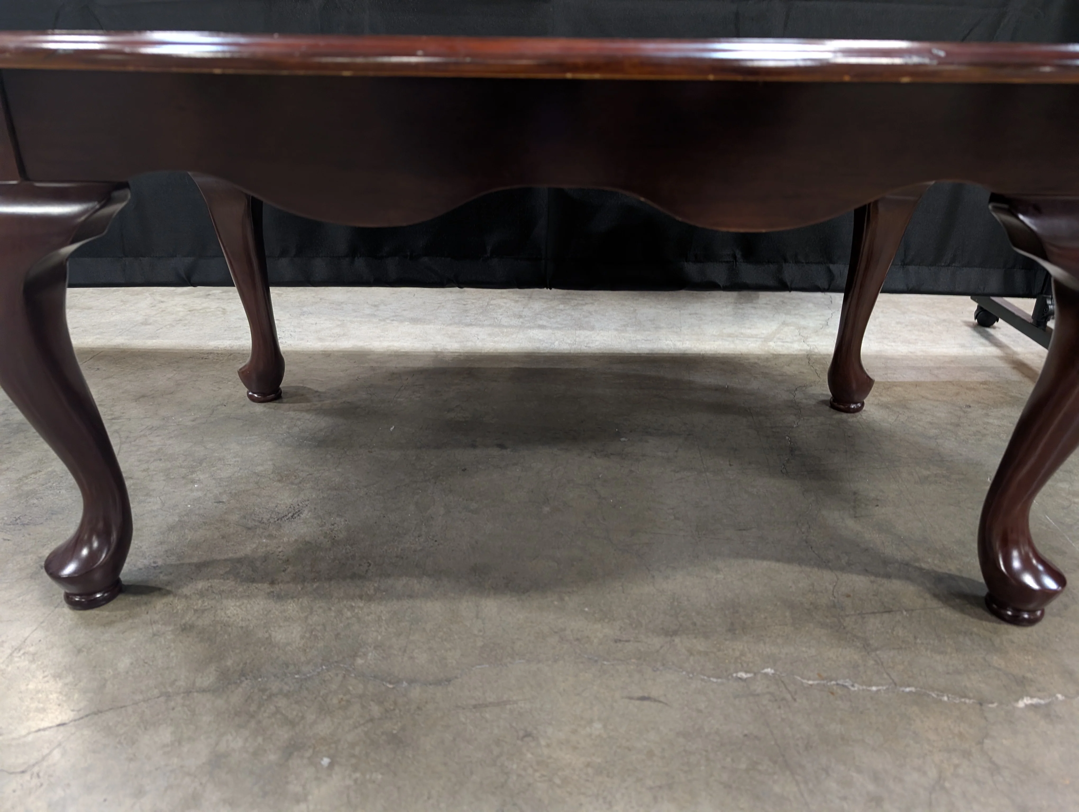 Traditional Oval Wood Pedestal Accent Table - Image 4