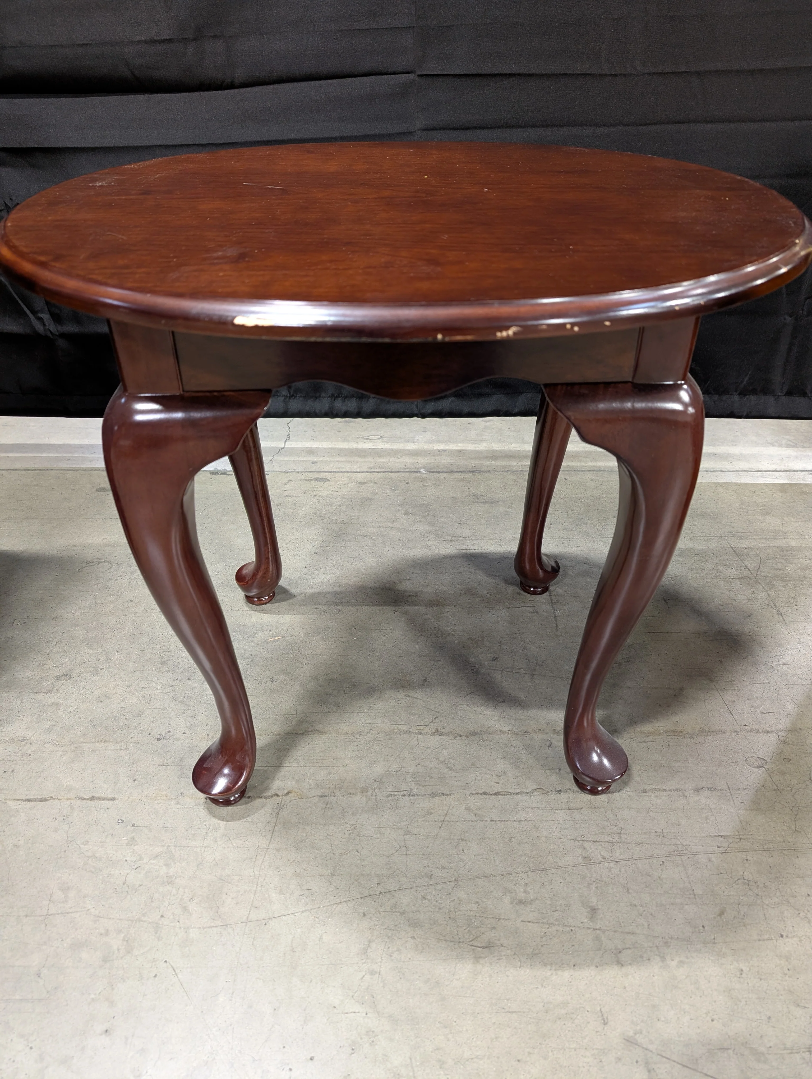 Classic Oval End Table with Cabriole Legs - Image 4