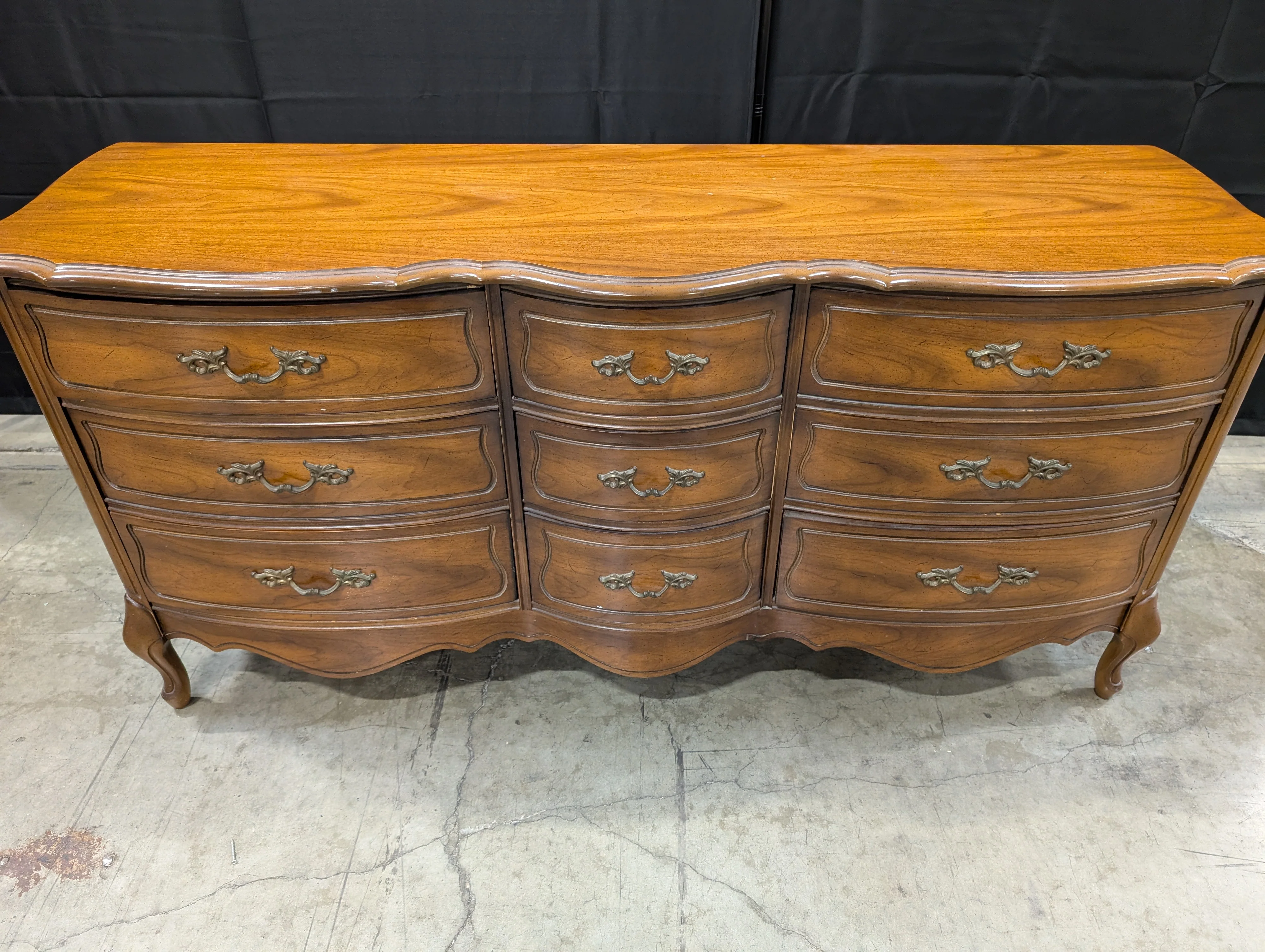 Traditional Curved Top Wooden Dresser - Image 4