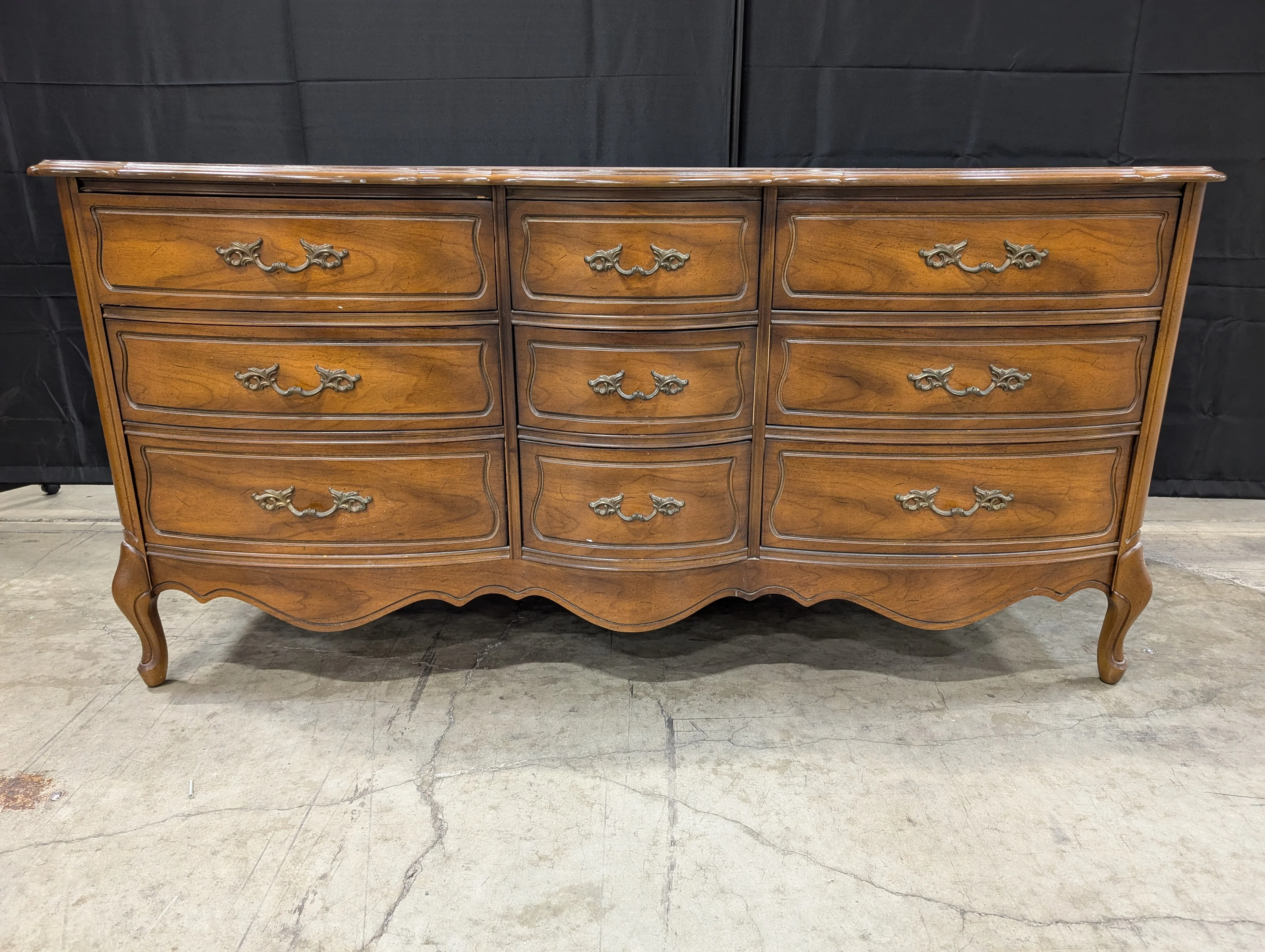 Traditional Curved Top Wooden Dresser - Image 5