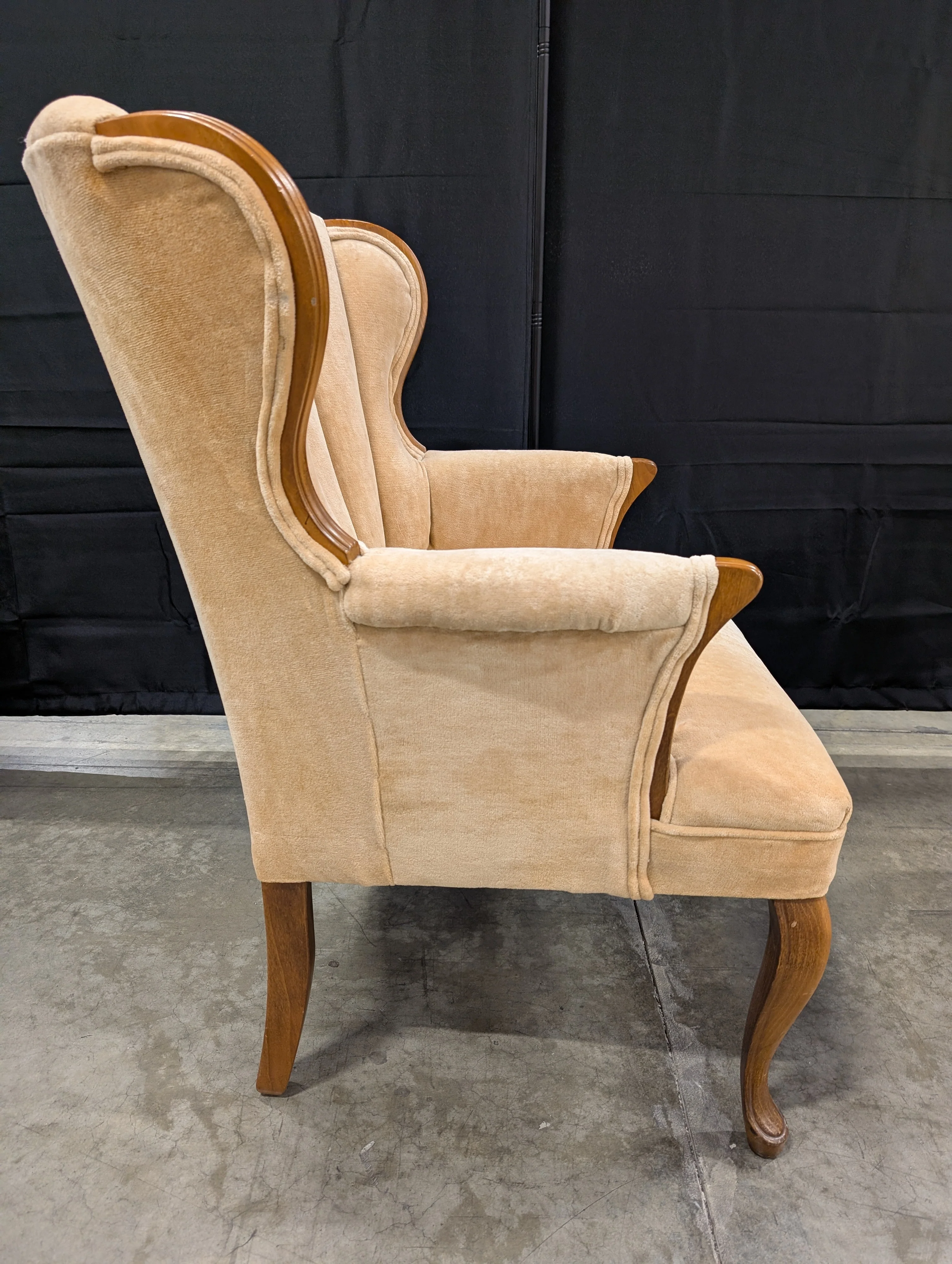 Vintage Style Fluted Back Upholstered Armchair - Image 5