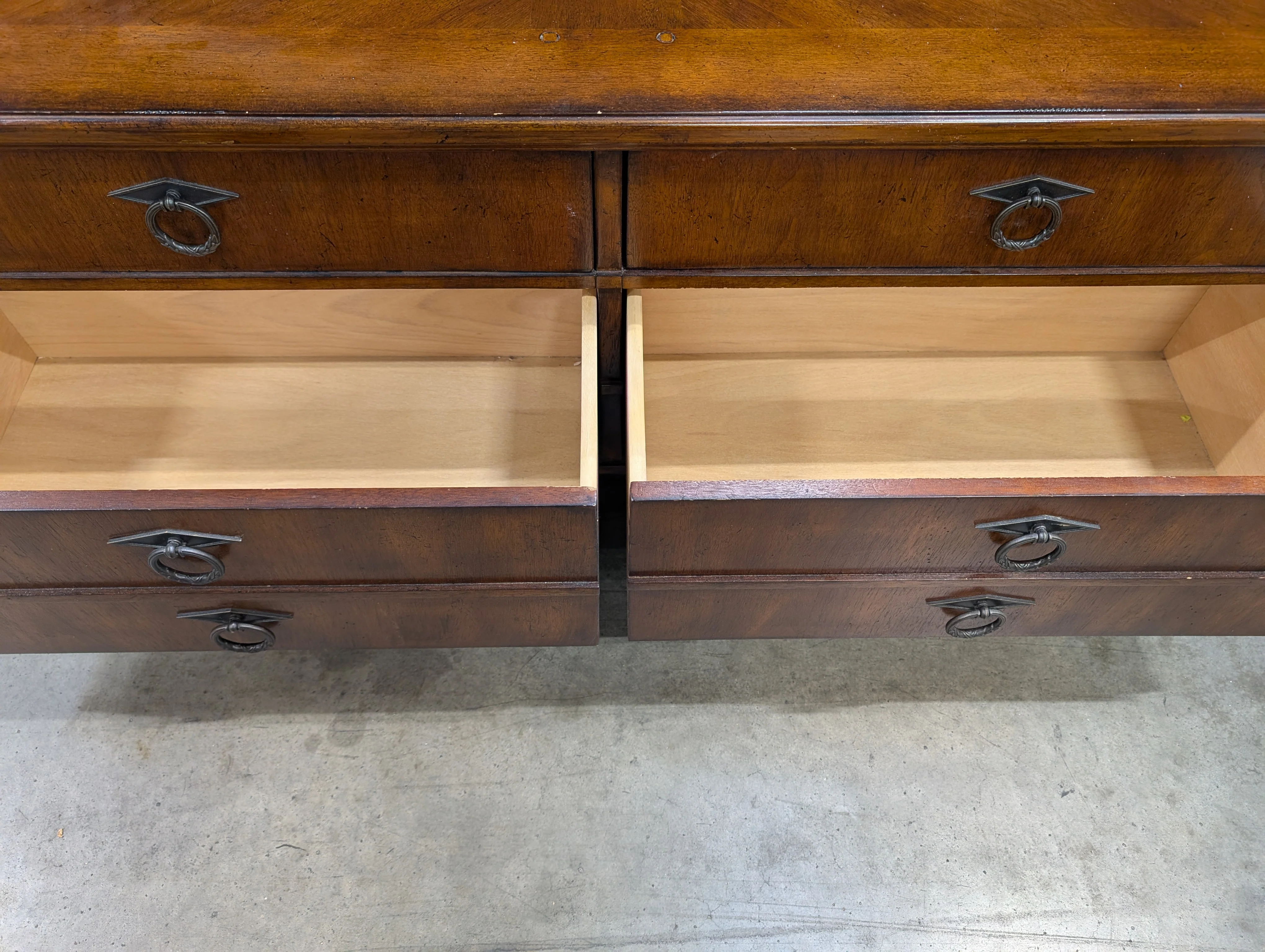 Traditional Hardwood Coffee Table with eight Storage Drawers - Image 5