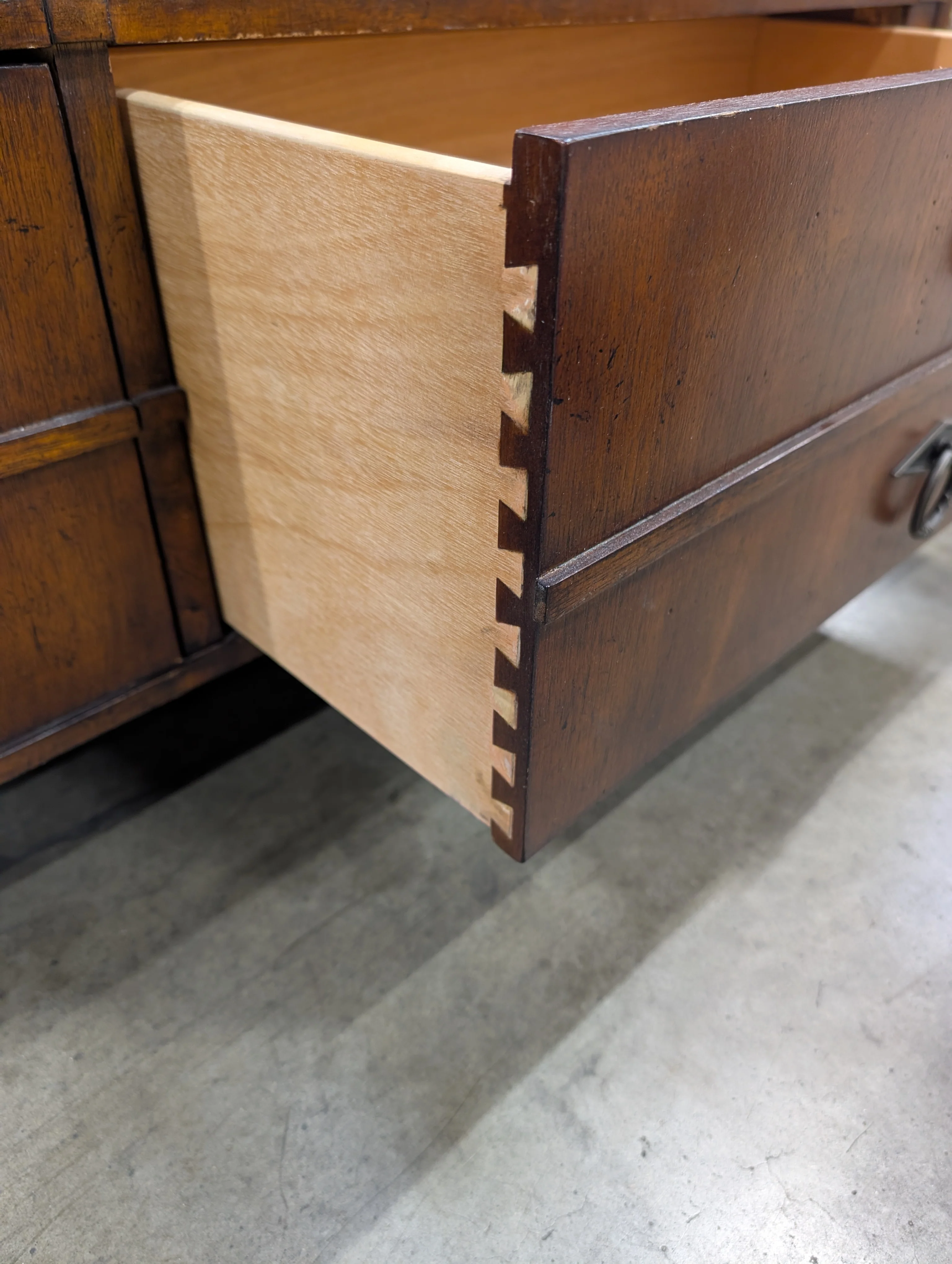 Traditional Hardwood Coffee Table with eight Storage Drawers - Image 6