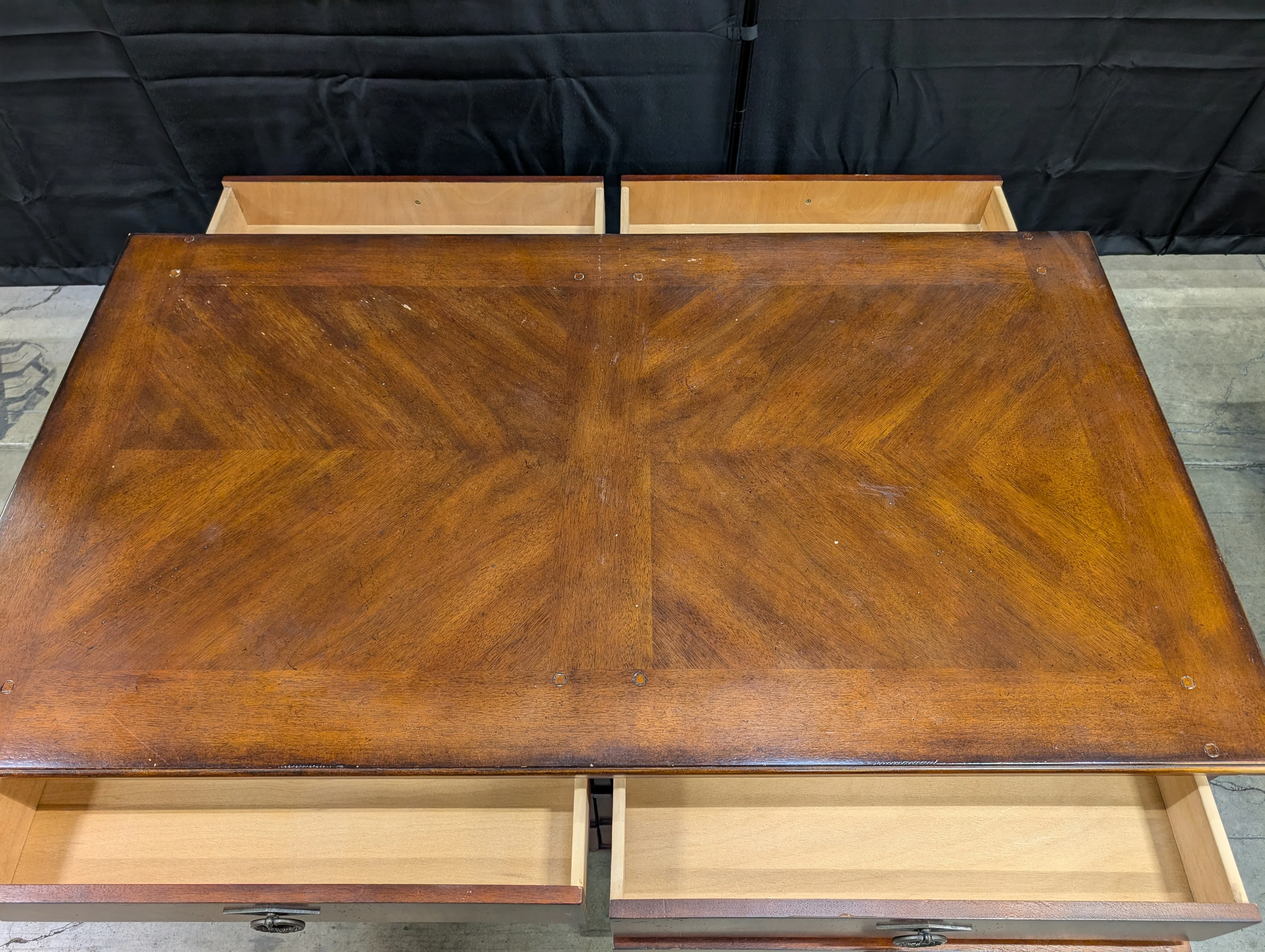 Traditional Hardwood Coffee Table with eight Storage Drawers - Image 7