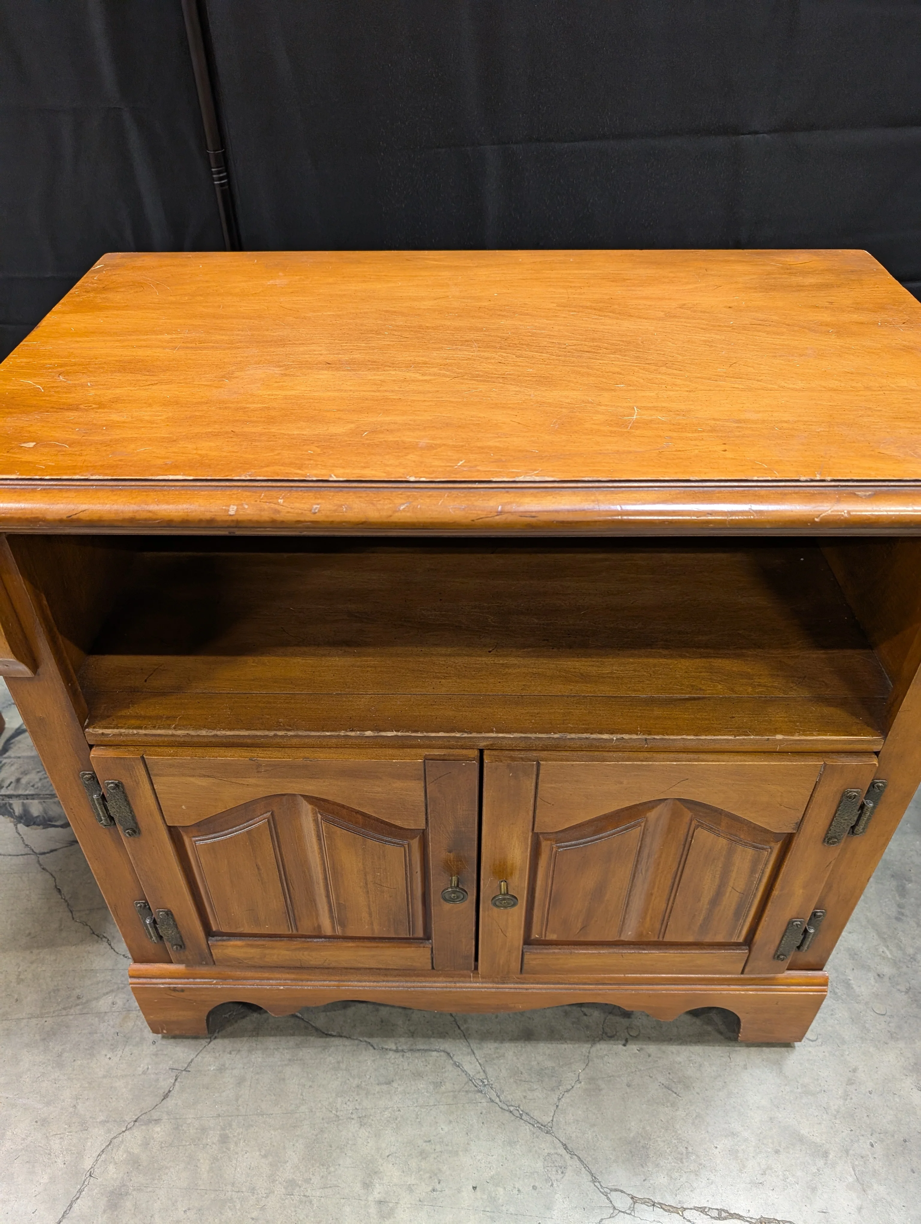 Traditional Wooden Console Cabinet with Record Storage - Image 3
