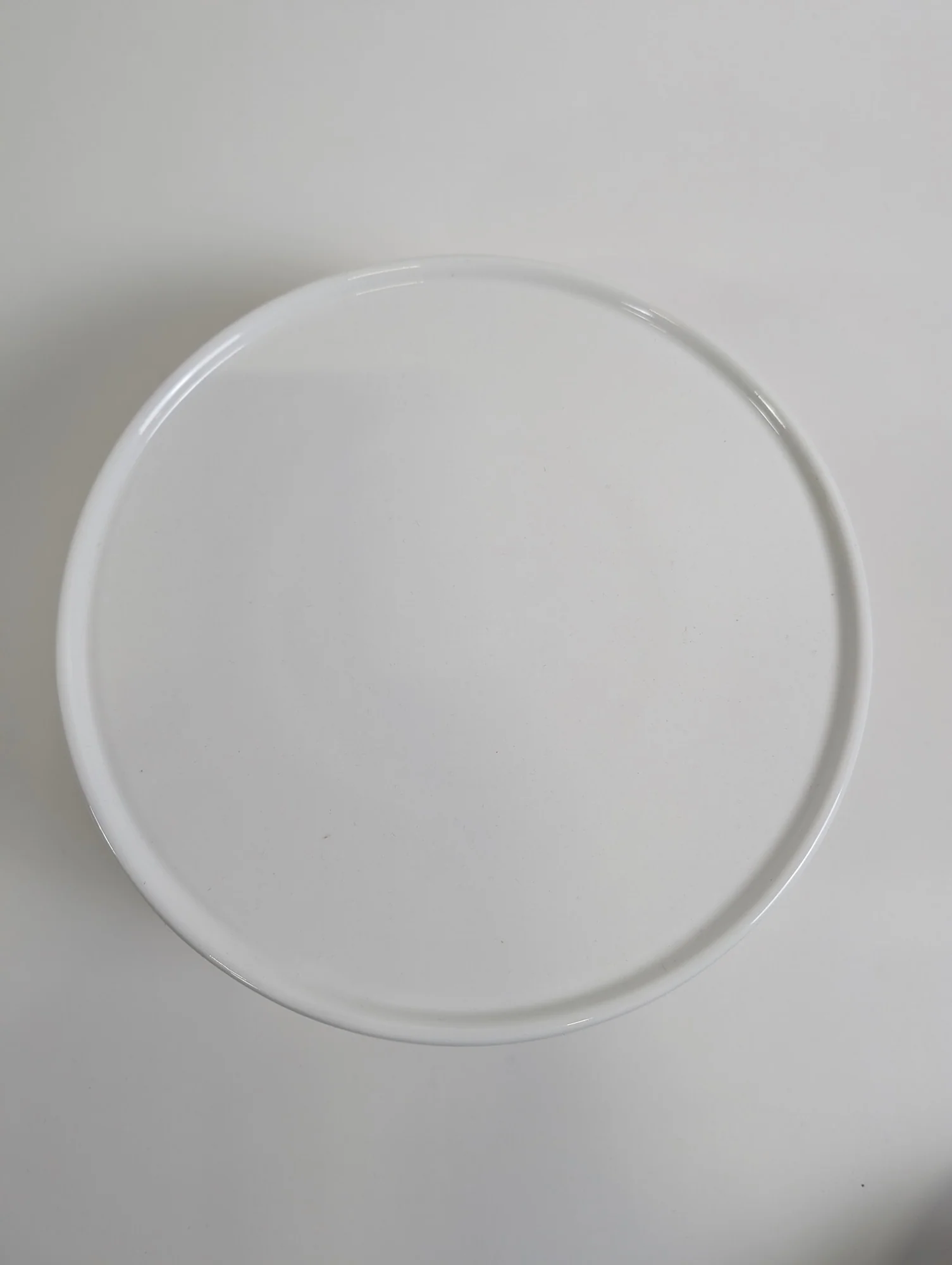 Rosanna Scalloped Edge White Pedestal Cake Stand - Image 3