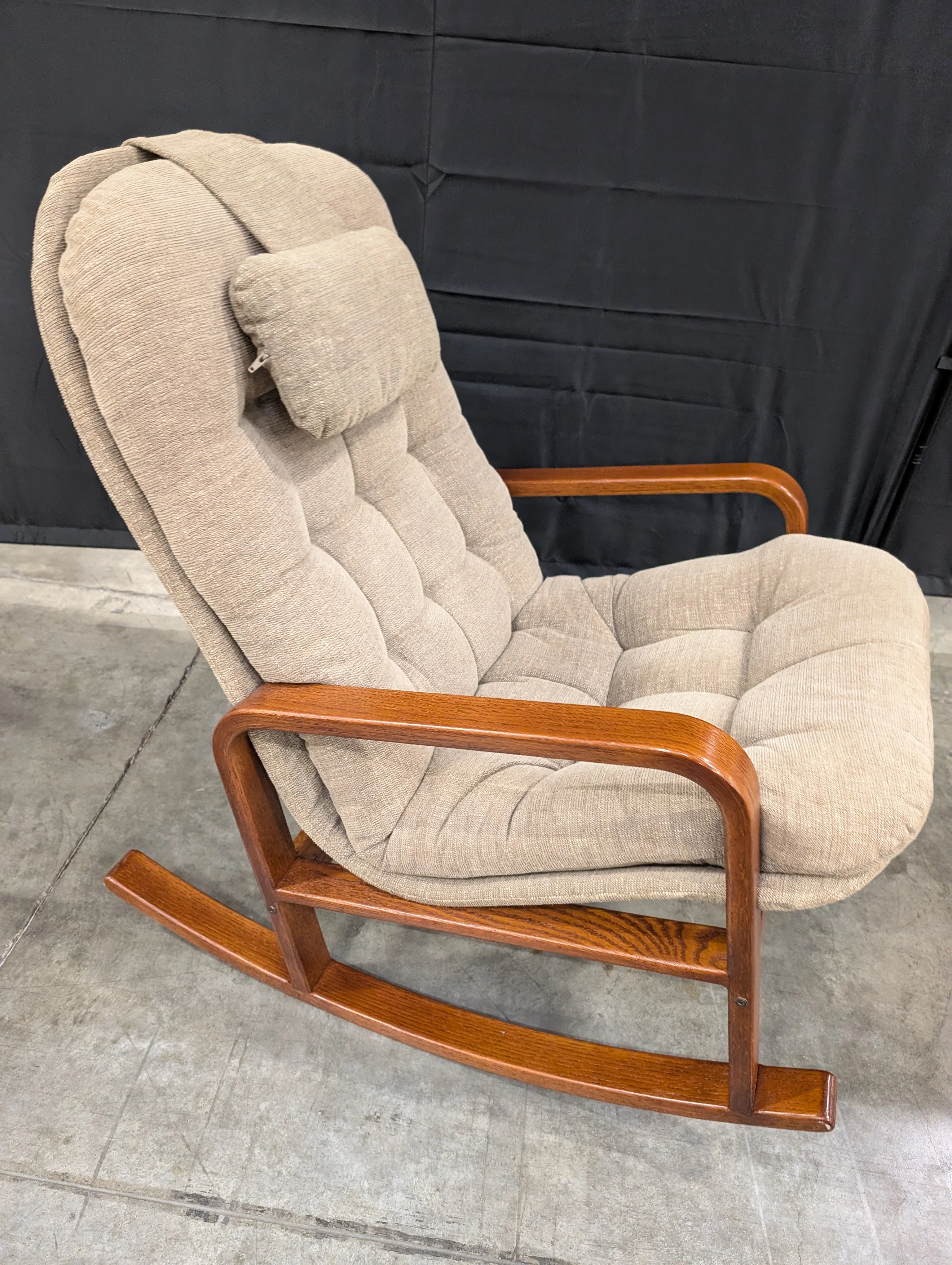 Comfortable Upholstered Rocking Chair with Wooden Arms - Image 4