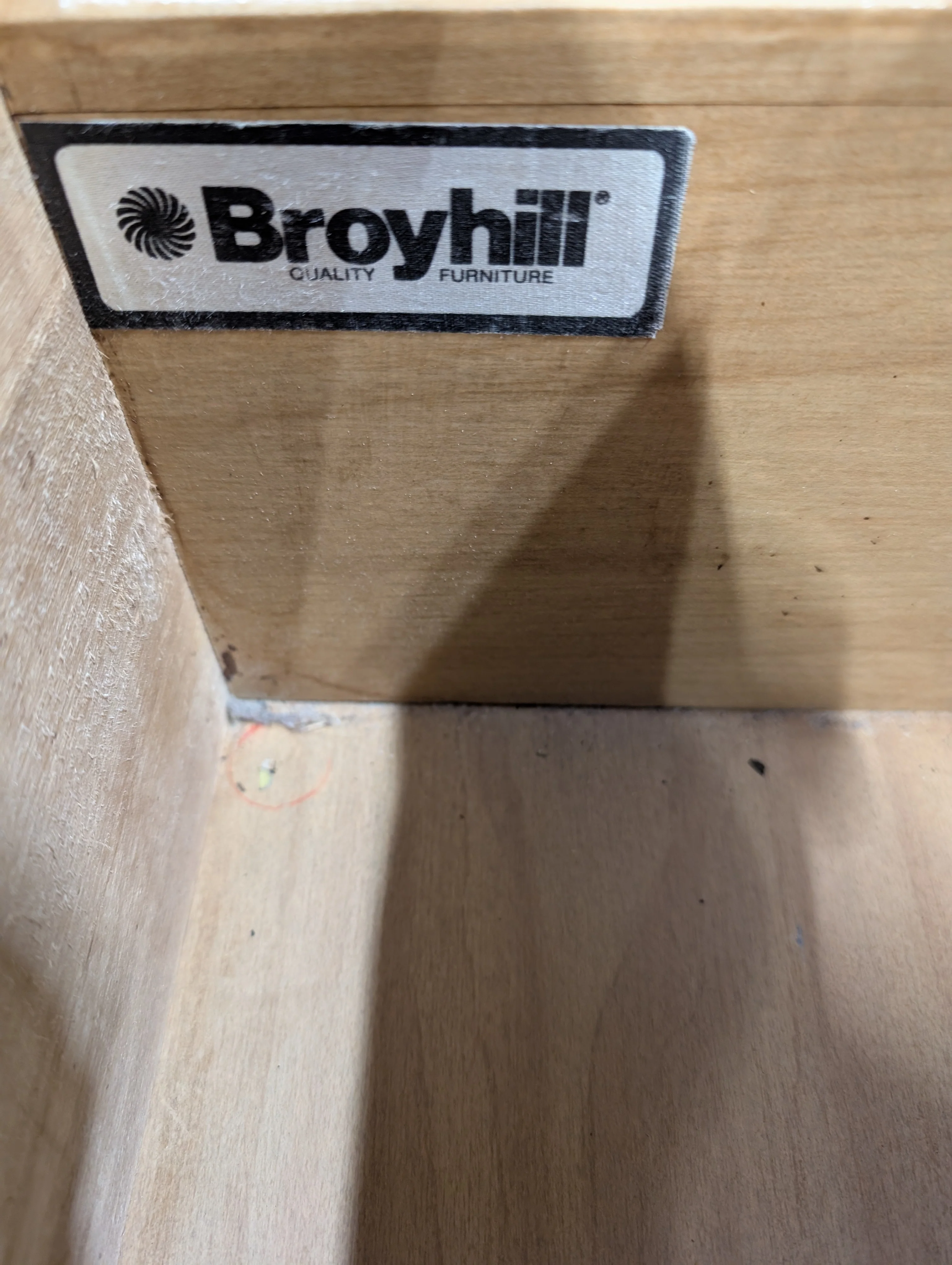 Broyhill Wood Dresser with Five Drawers - Image 8