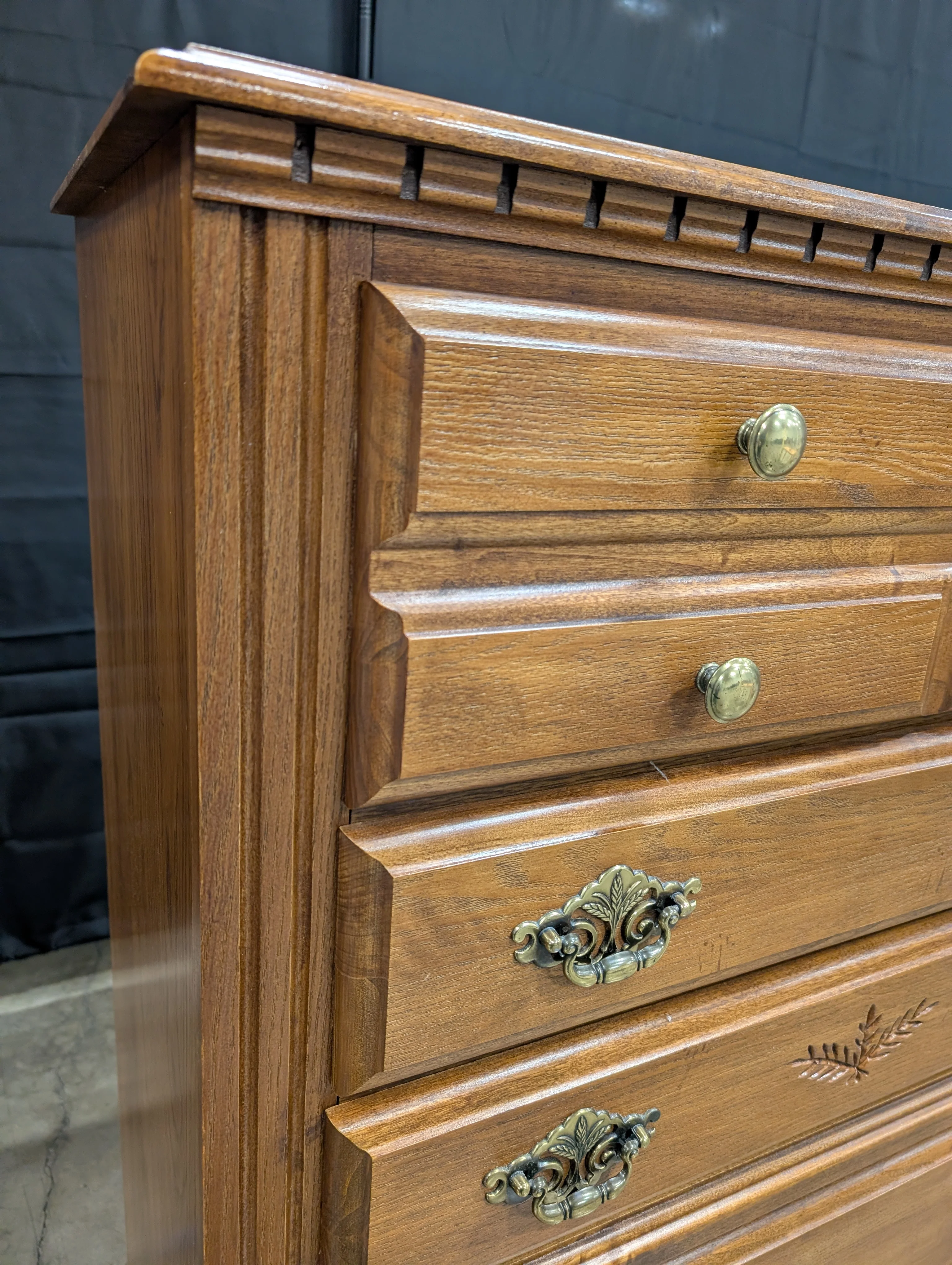 Broyhill Wood Dresser with Five Drawers - Image 9