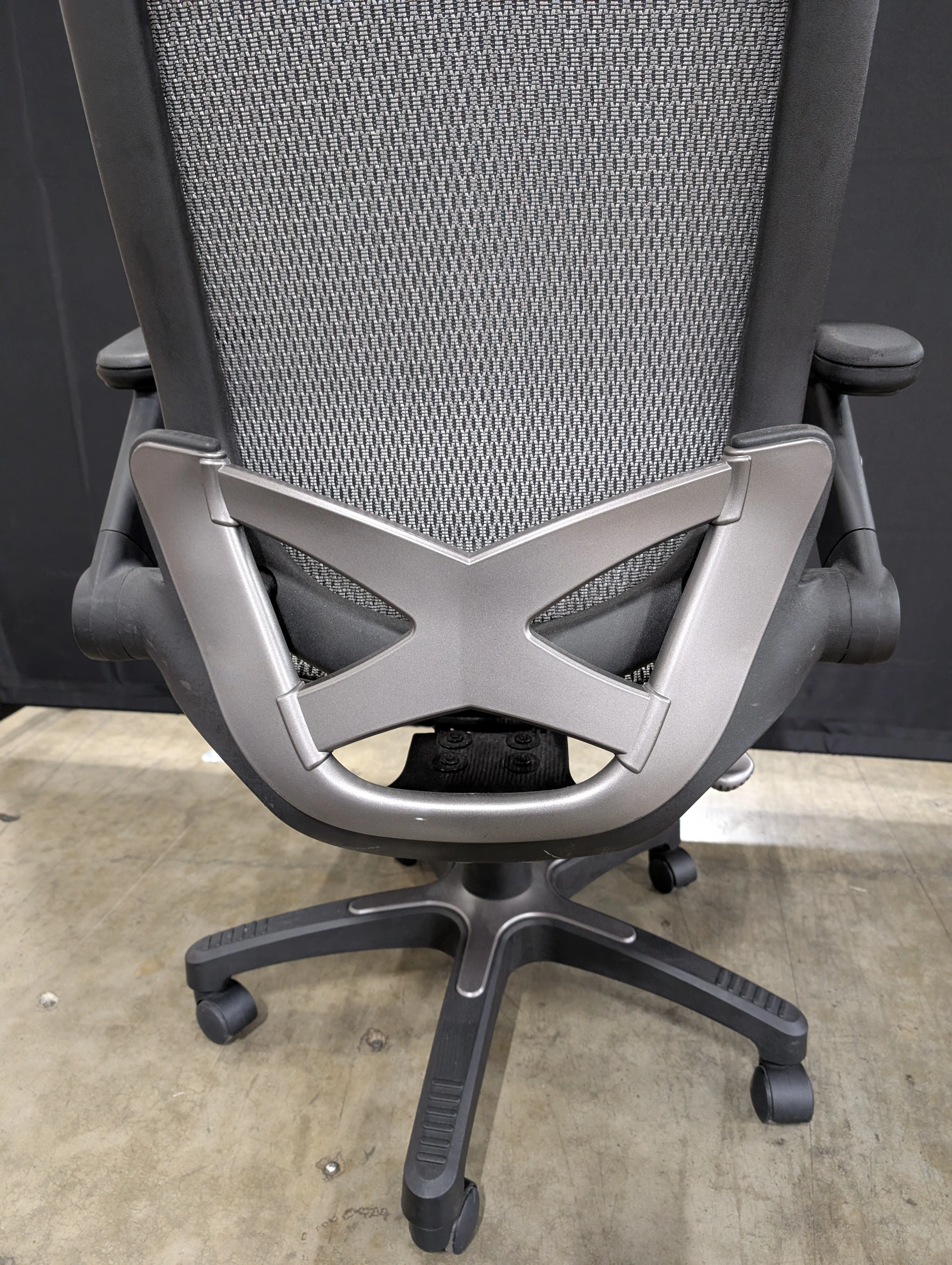 Modern Ergonomic Mesh Office Chair - Breathable Dark Grey Design - Image 3