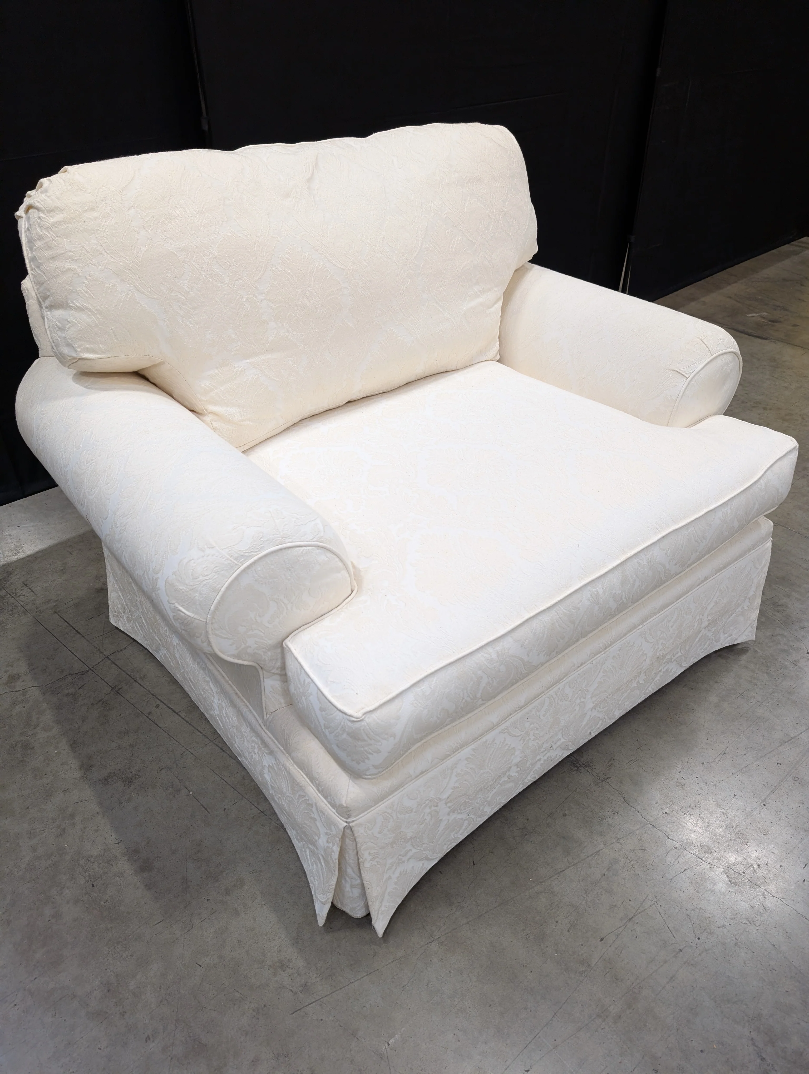 Charming Off-White Traditional Armchair - Image 3