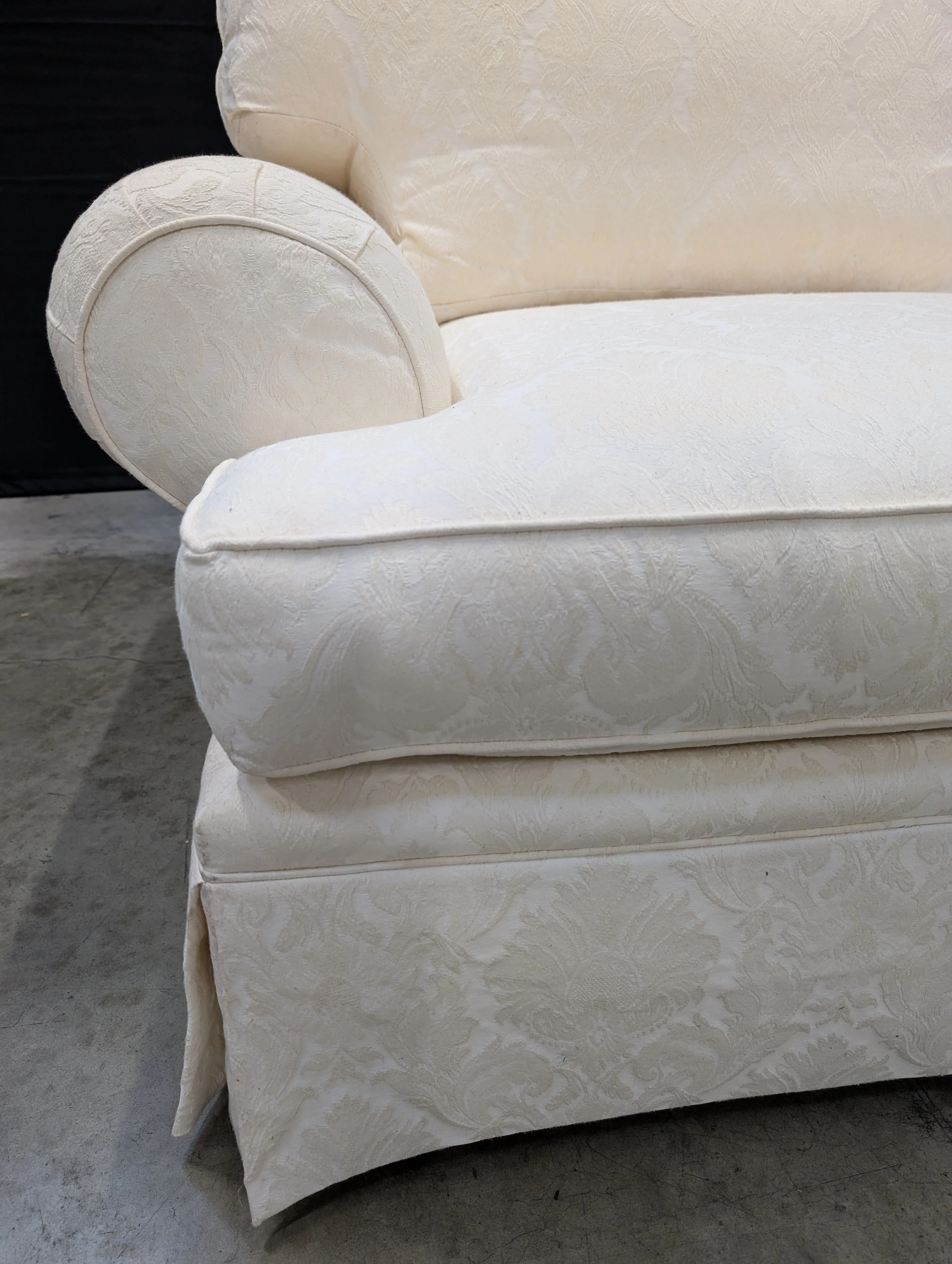 Charming Off-White Traditional Armchair - Image 5