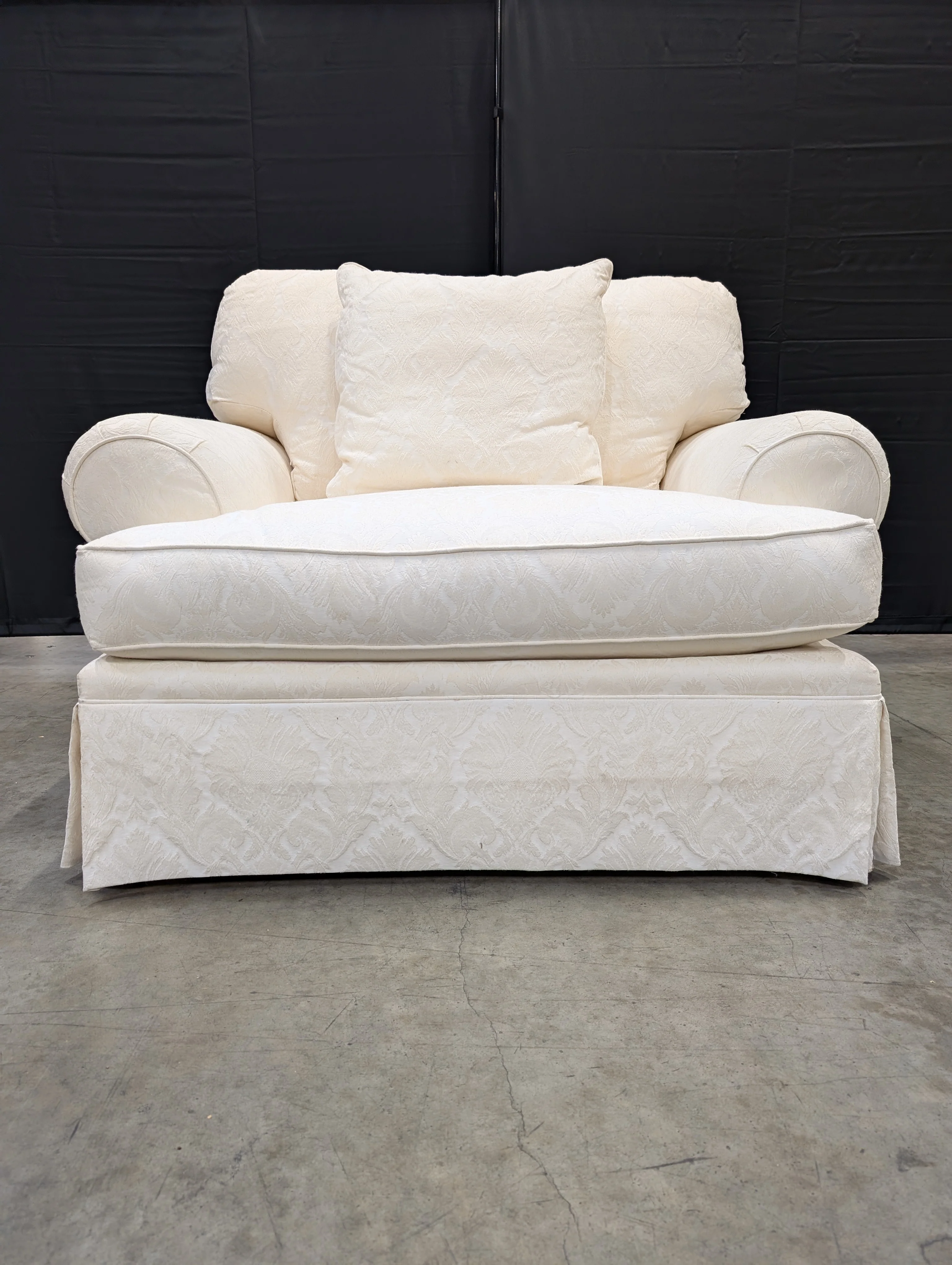 Charming Off-White Traditional Armchair - Image 6