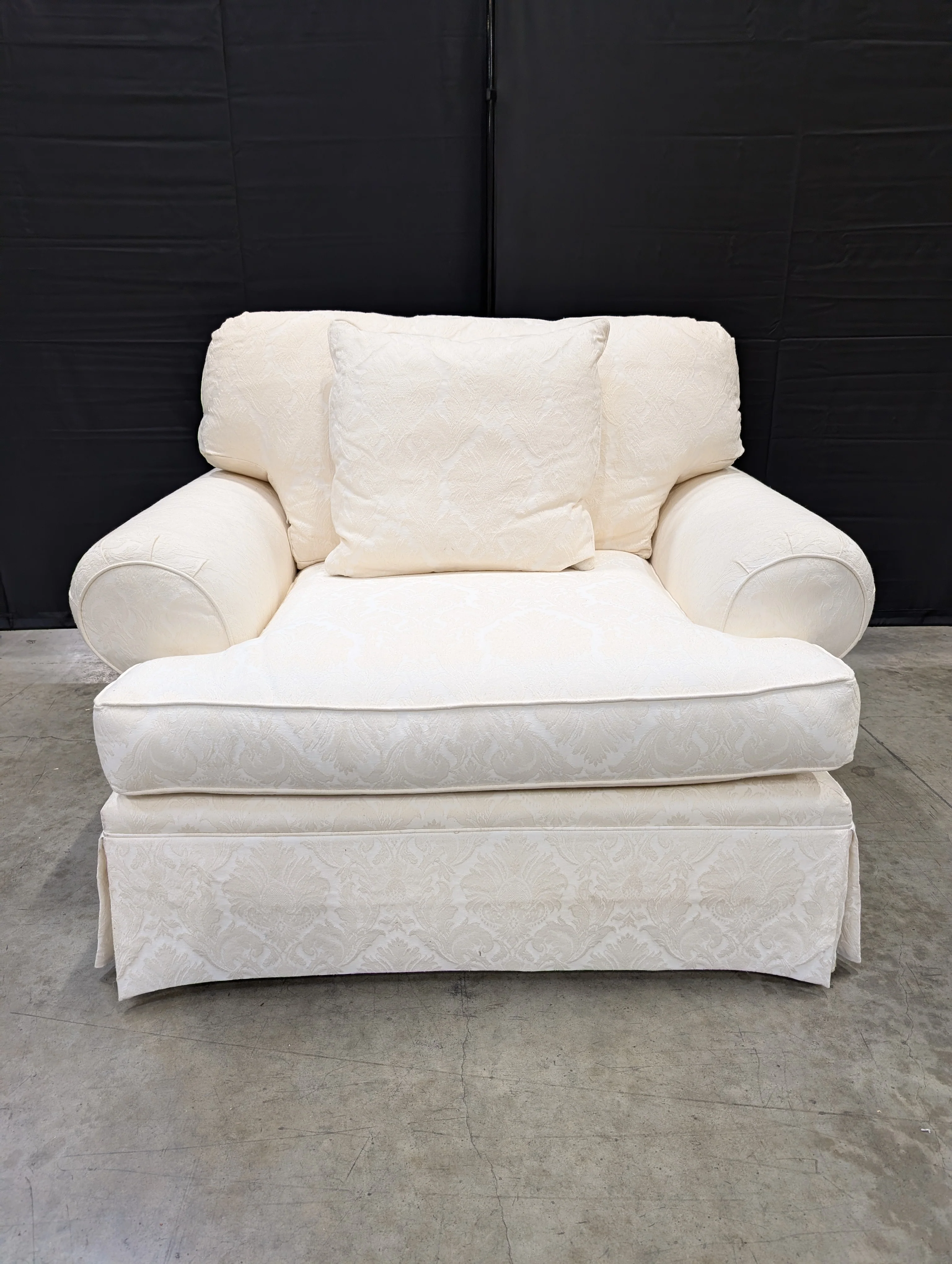 Charming Off-White Traditional Armchair - Image 7