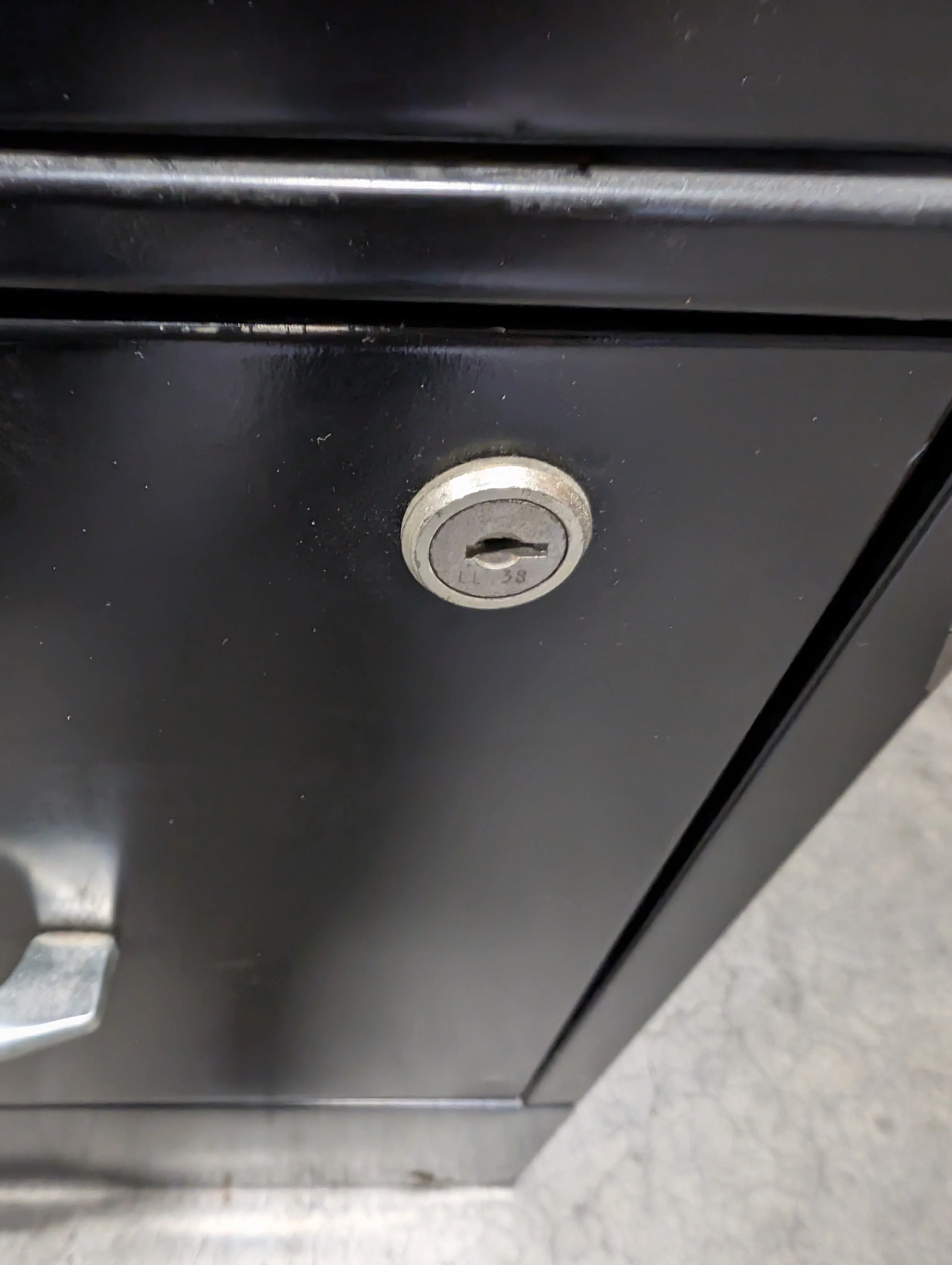 Unknown Brand Two-Drawer Metal Filing Cabinet no key - Image 2