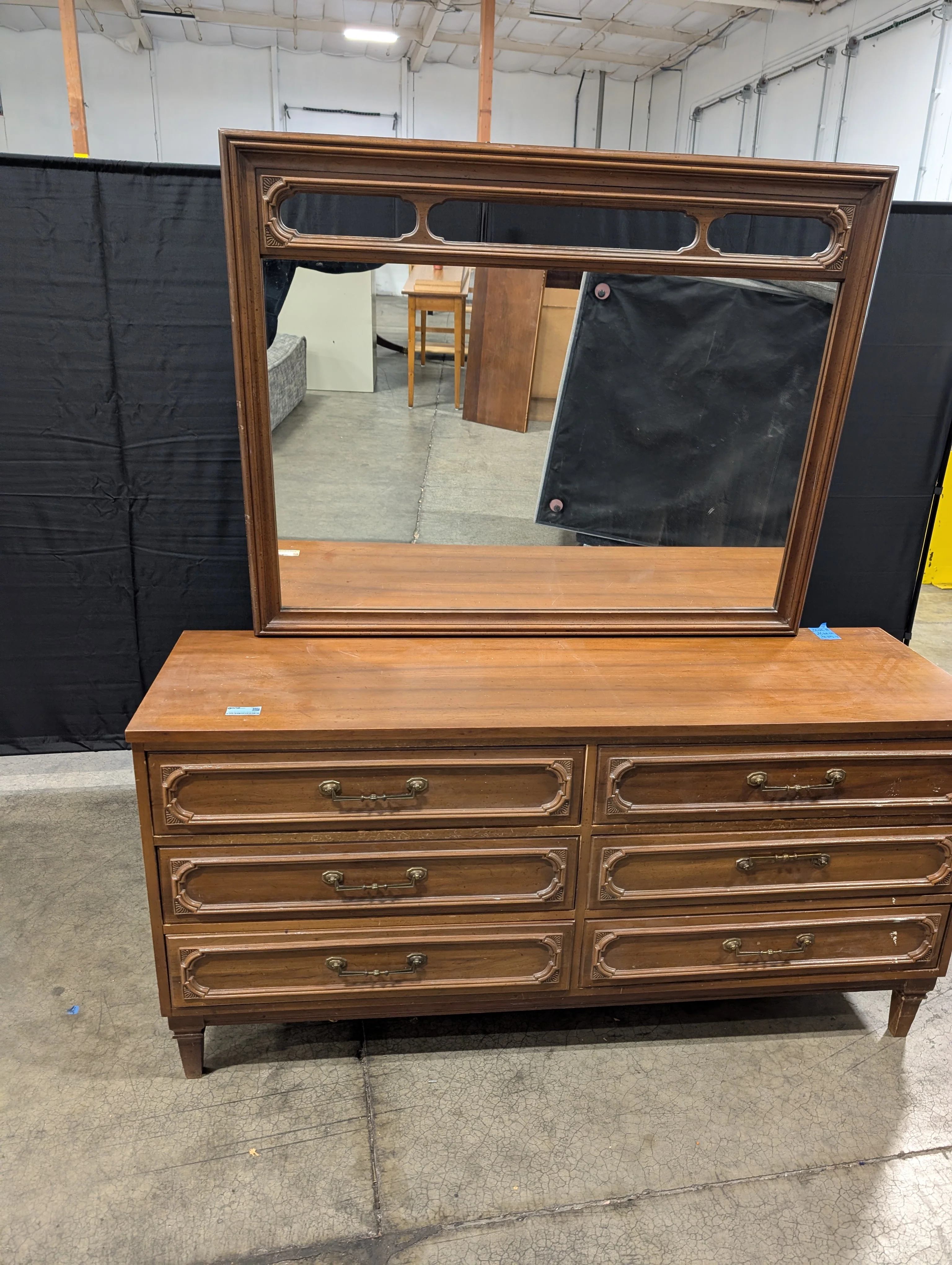 Style Mark Vintage Style Wood Dresser with Carved Mirror Frame