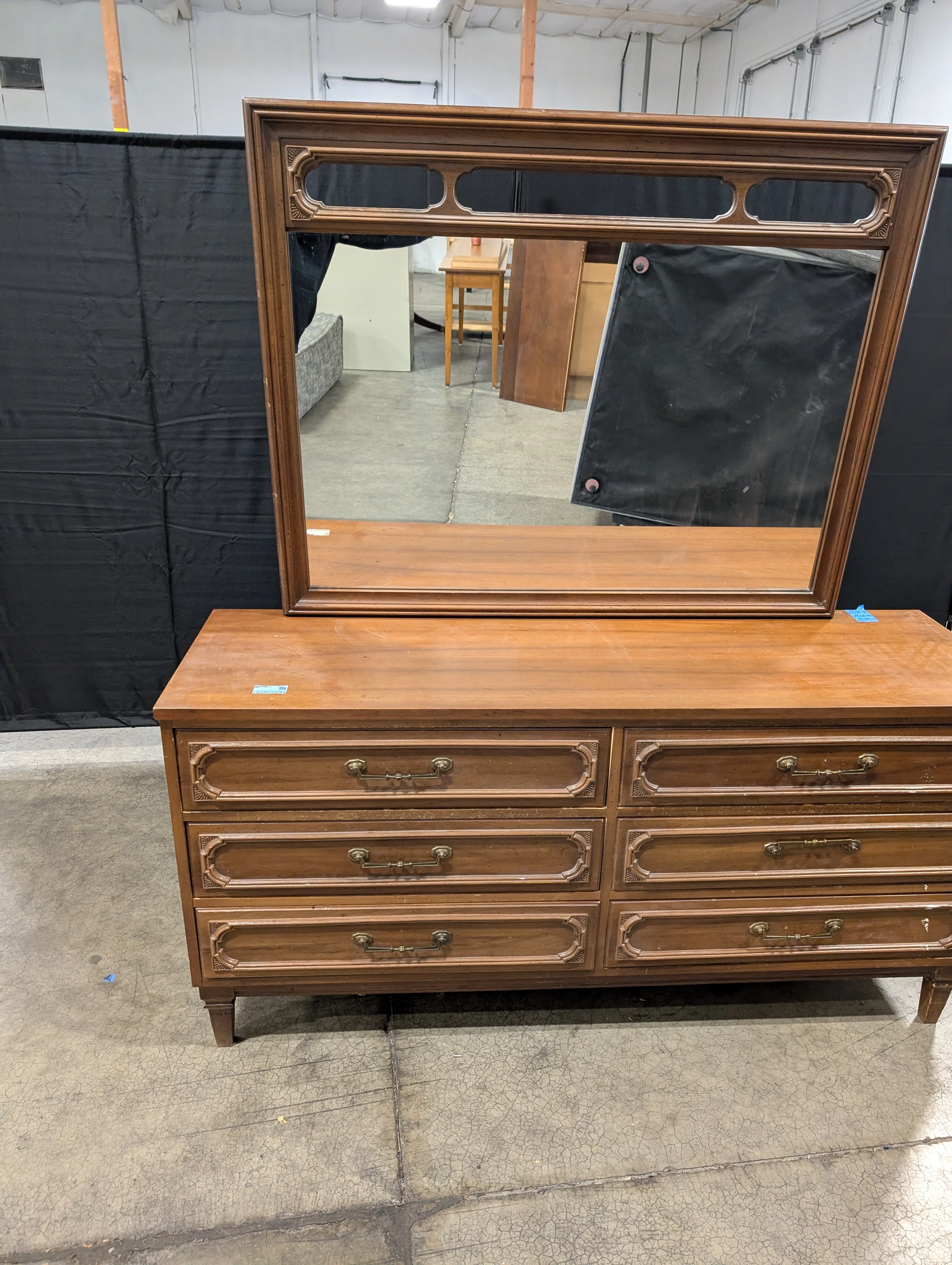 Style Mark Vintage Style Wood Dresser with Carved Mirror Frame - Image 2