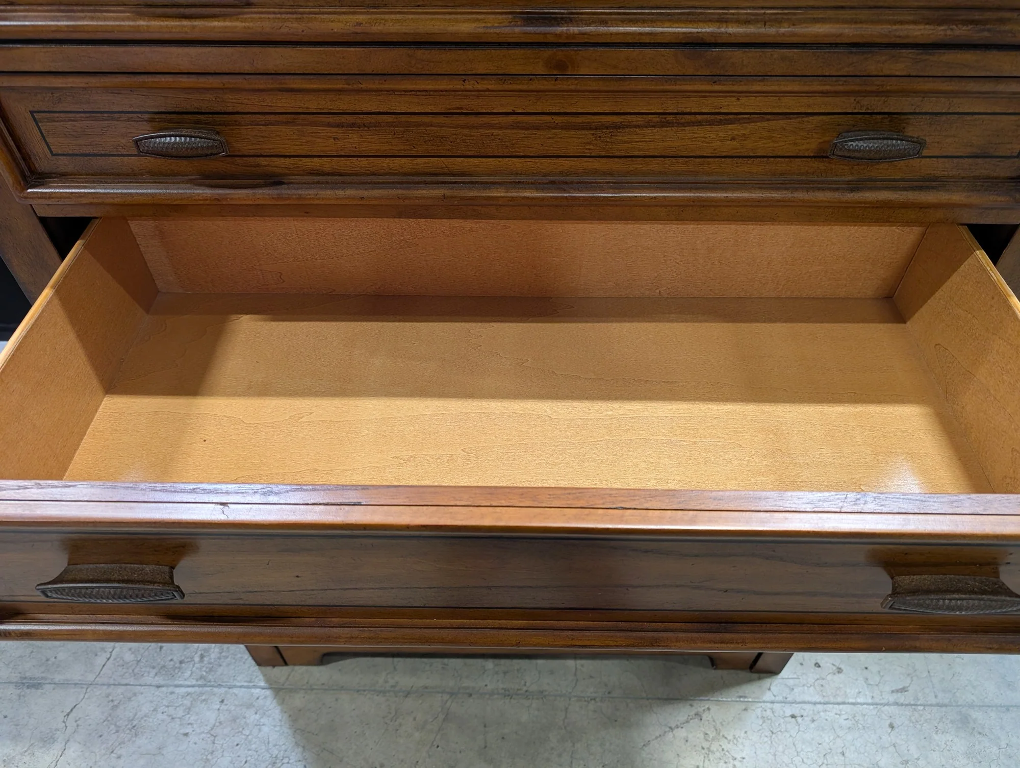 FLEXSTEEL Five Drawer Dresser - Image 5