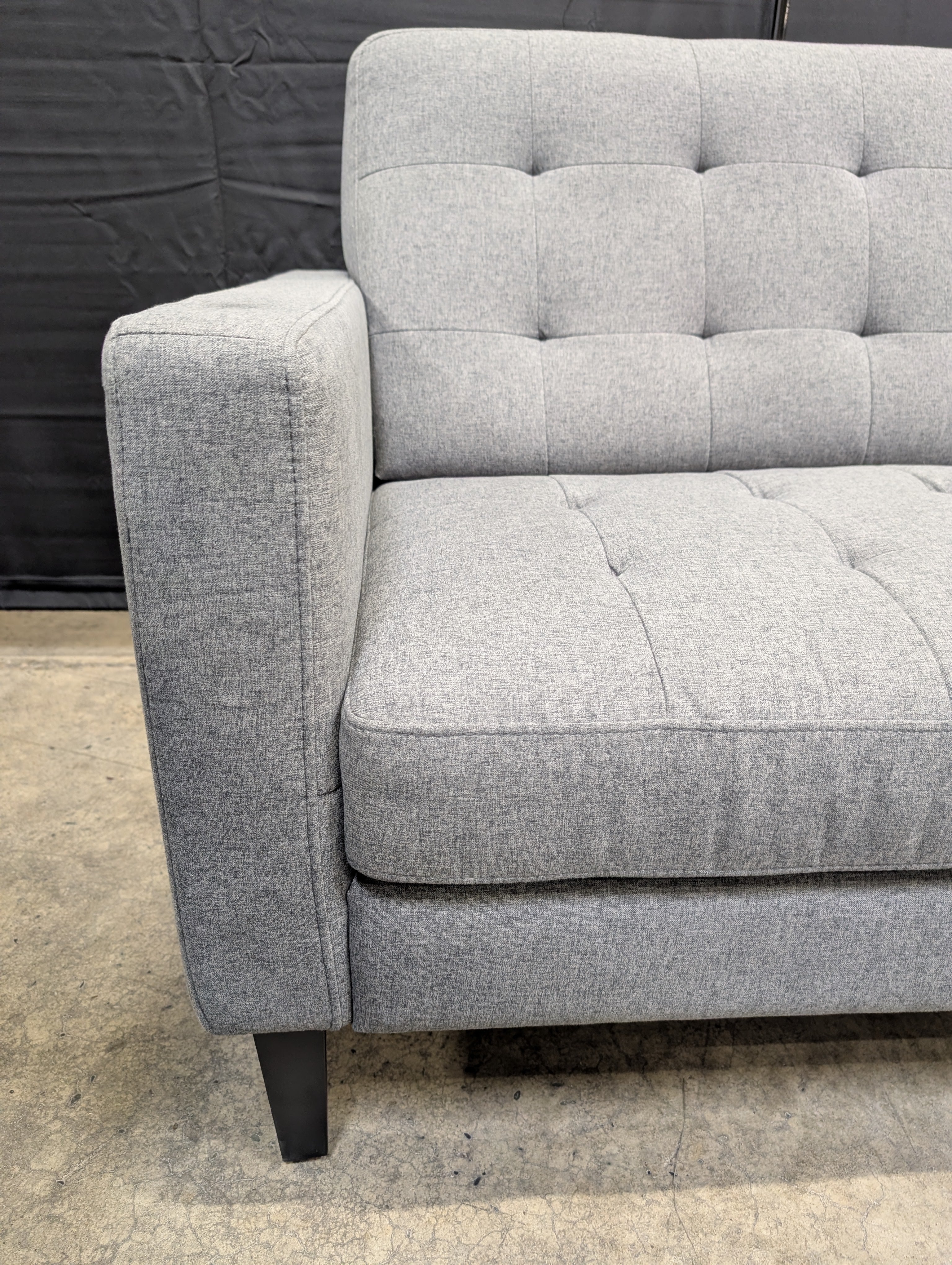 Modern Grey Tufted Fabric Loveseat Sofa - Image 4