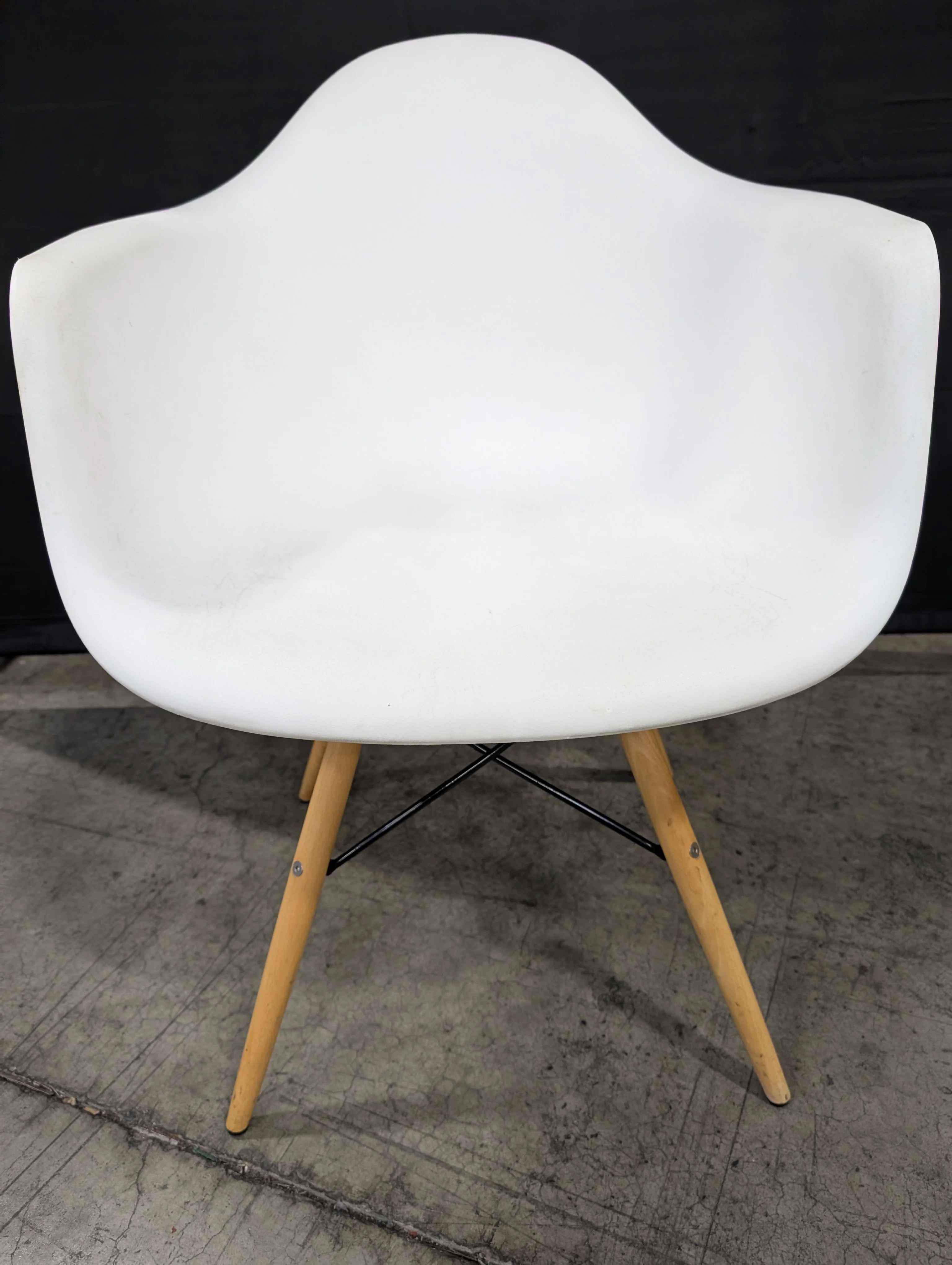Mid-Century Style White Shell Chair with Tapered Wood Legs - Image 2