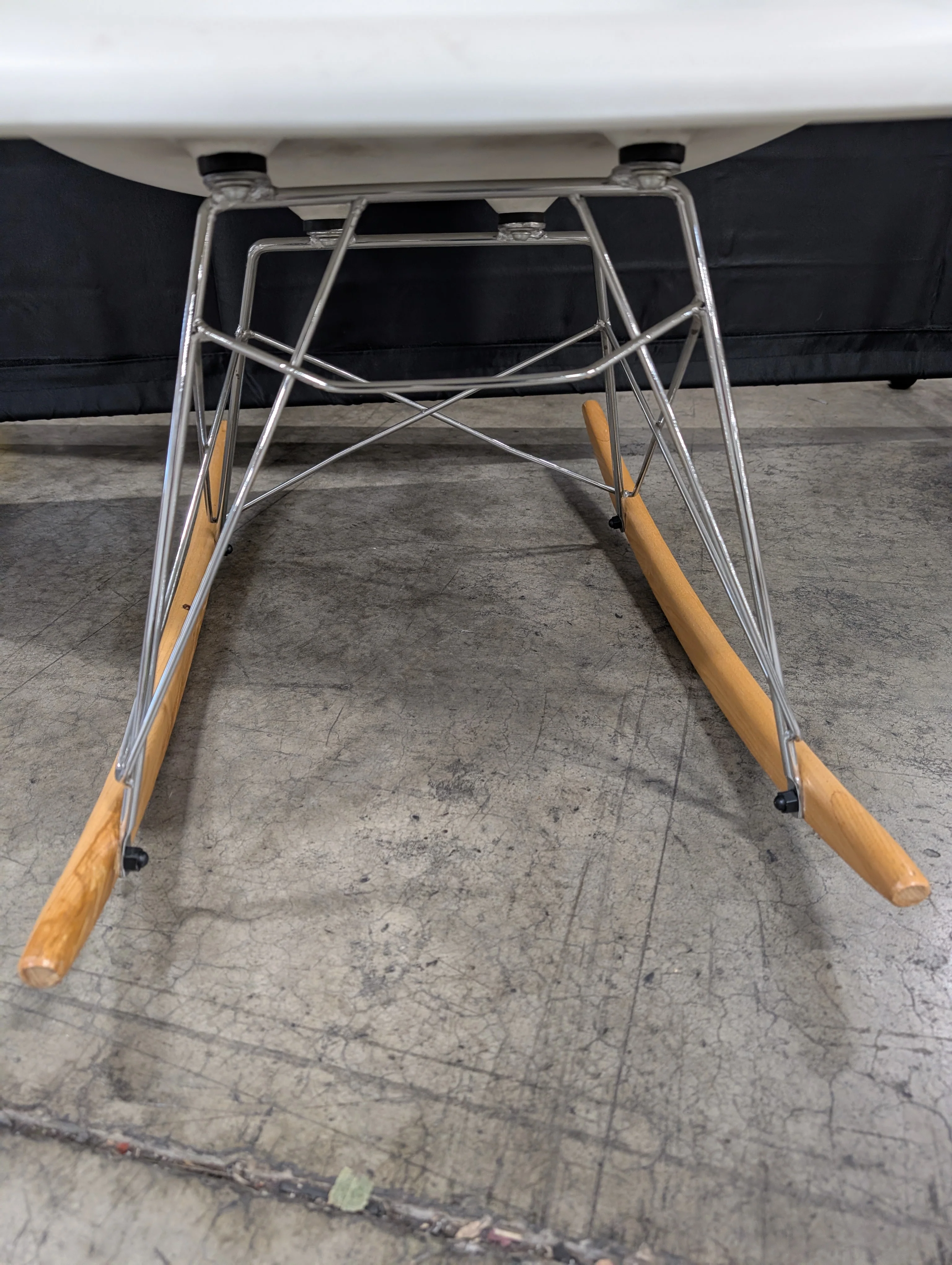 Mid-Century Modern White Molded Rocking Chair with Wood Base - Image 3