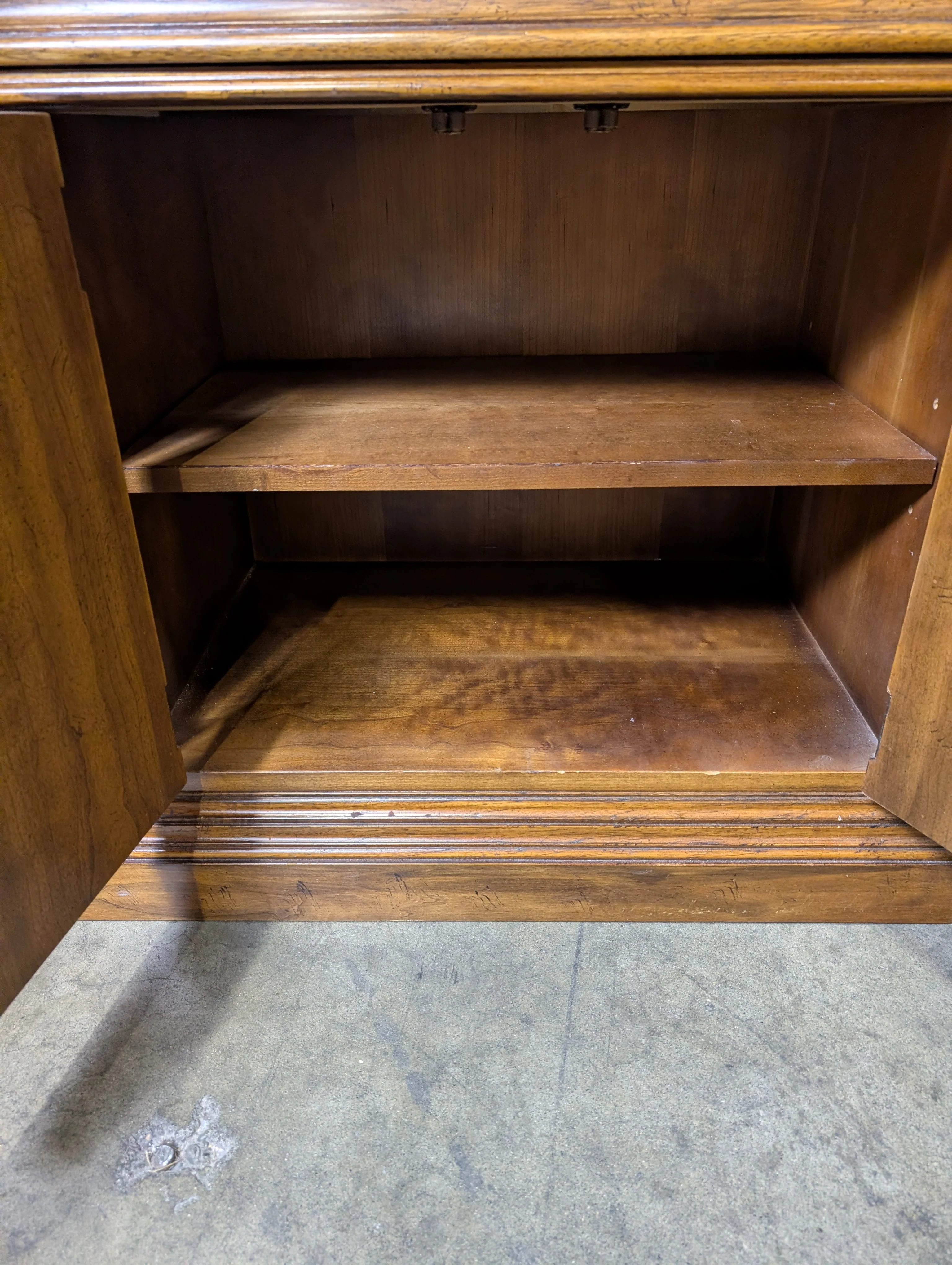 DREXEL Flip-top Serving Buffet - Image 10