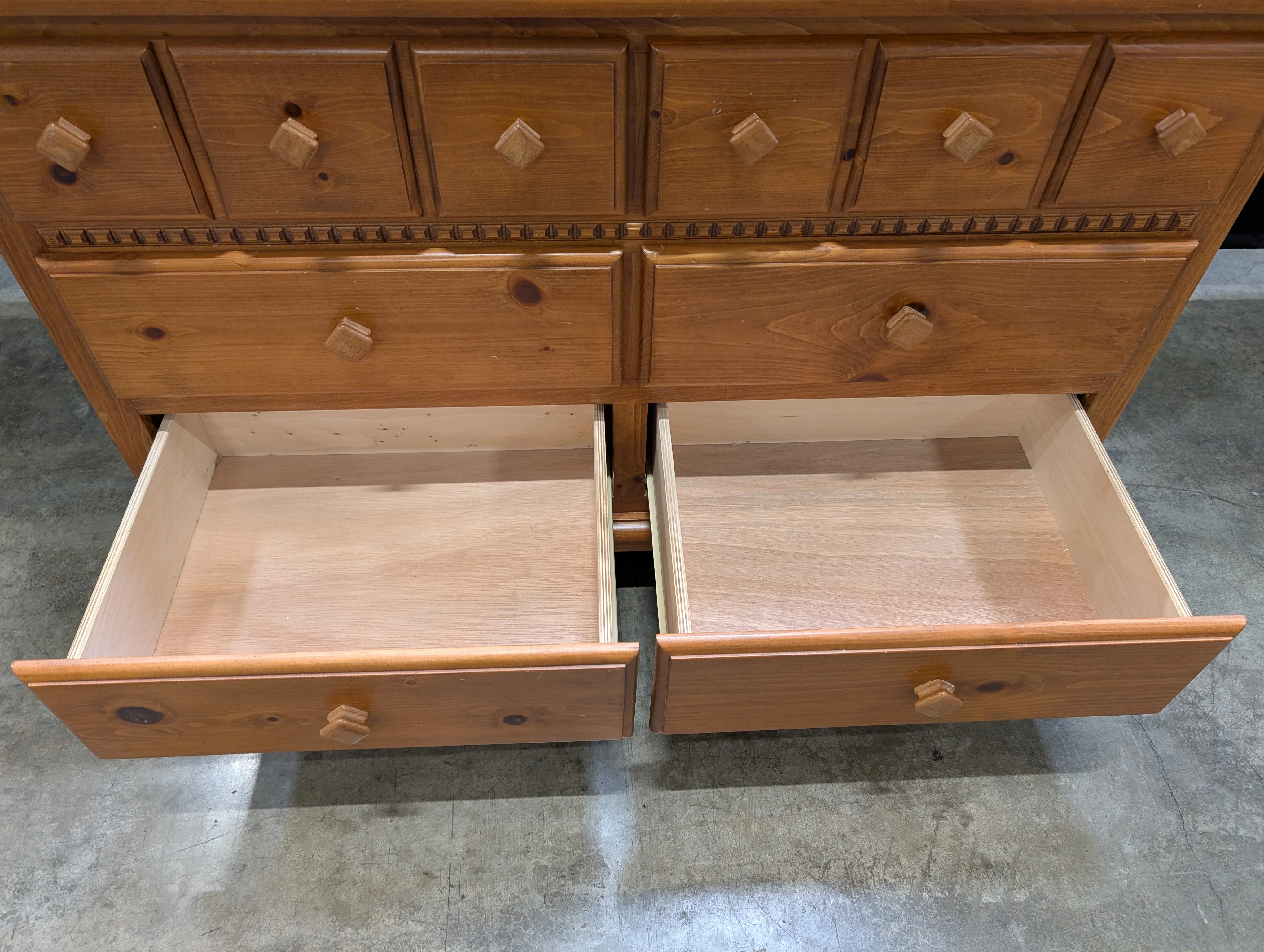 Solid Wood Six-Drawer Chest with Warm Honey Finish - Image 4