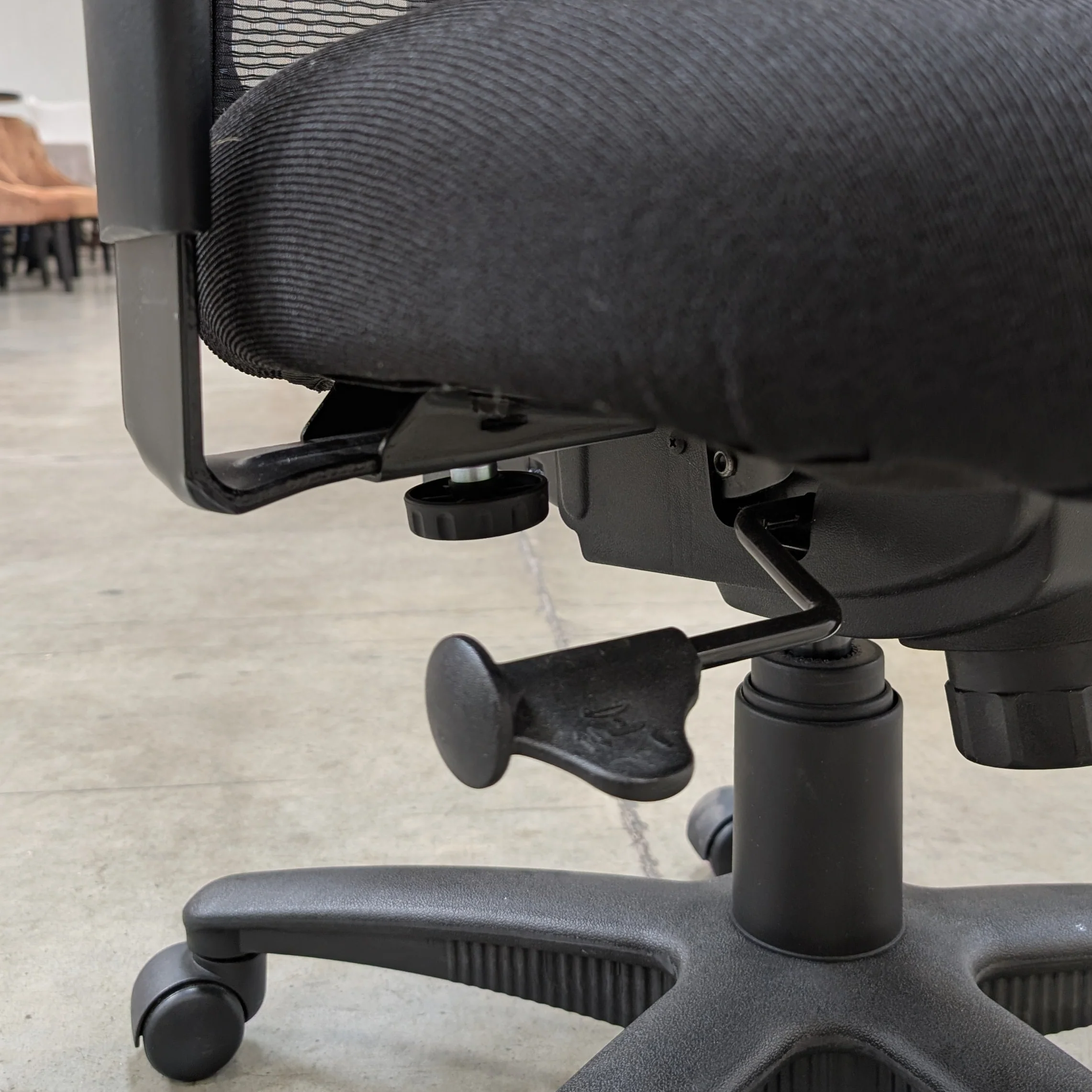 ProGrid Breathable Mesh Back Office Chair with built-in Lumbar Support - Image 7