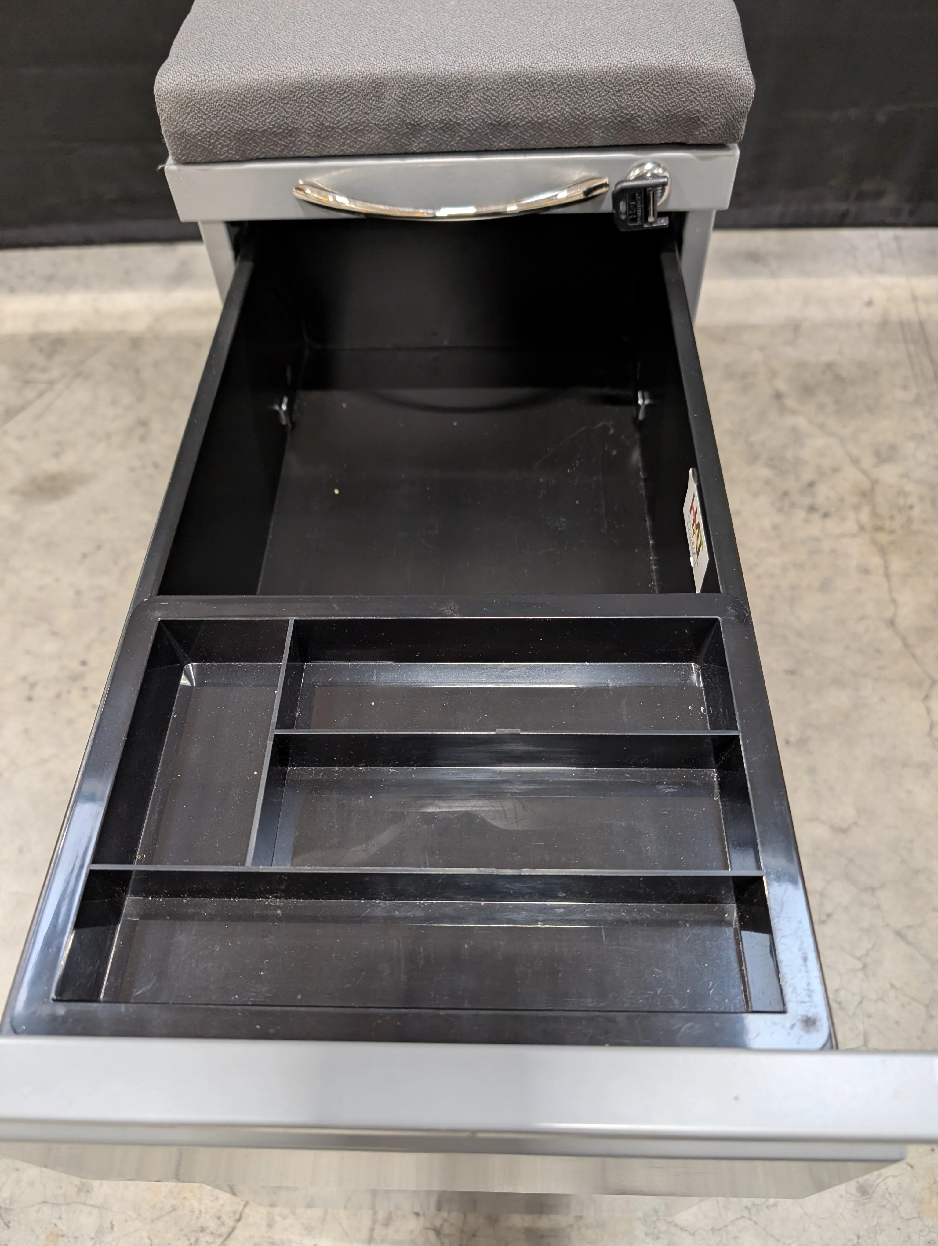 Metal 2-drawer mobile filing cabinet - Image 3