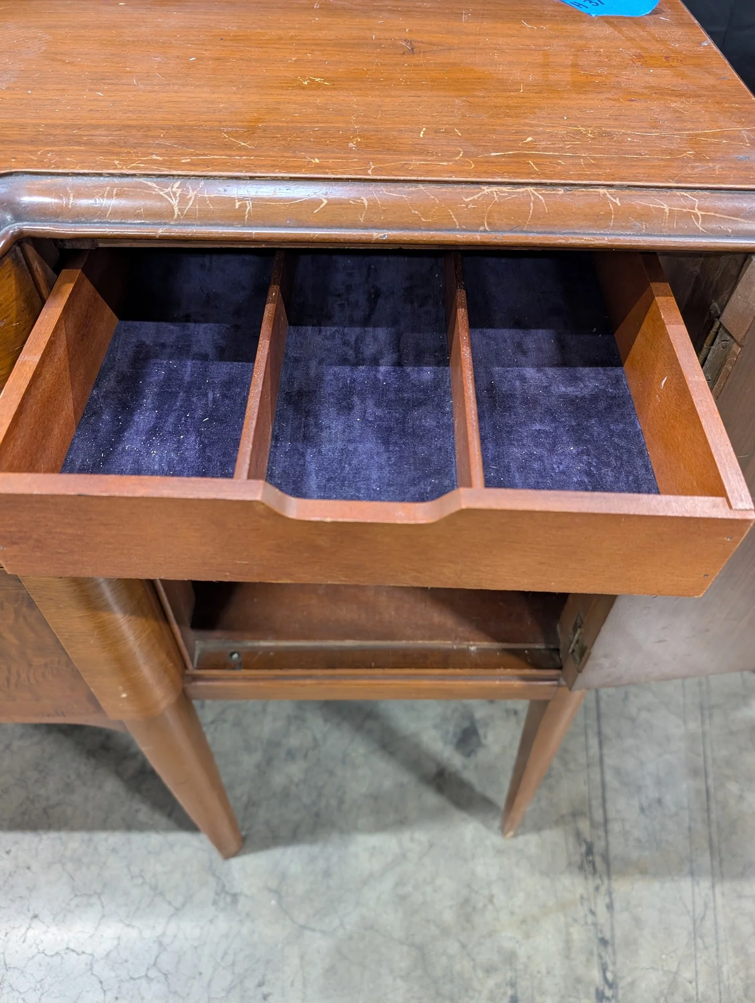 Vintage Mid-Century Modern Wood Sideboard Buffet with Burl Veneer - Image 4