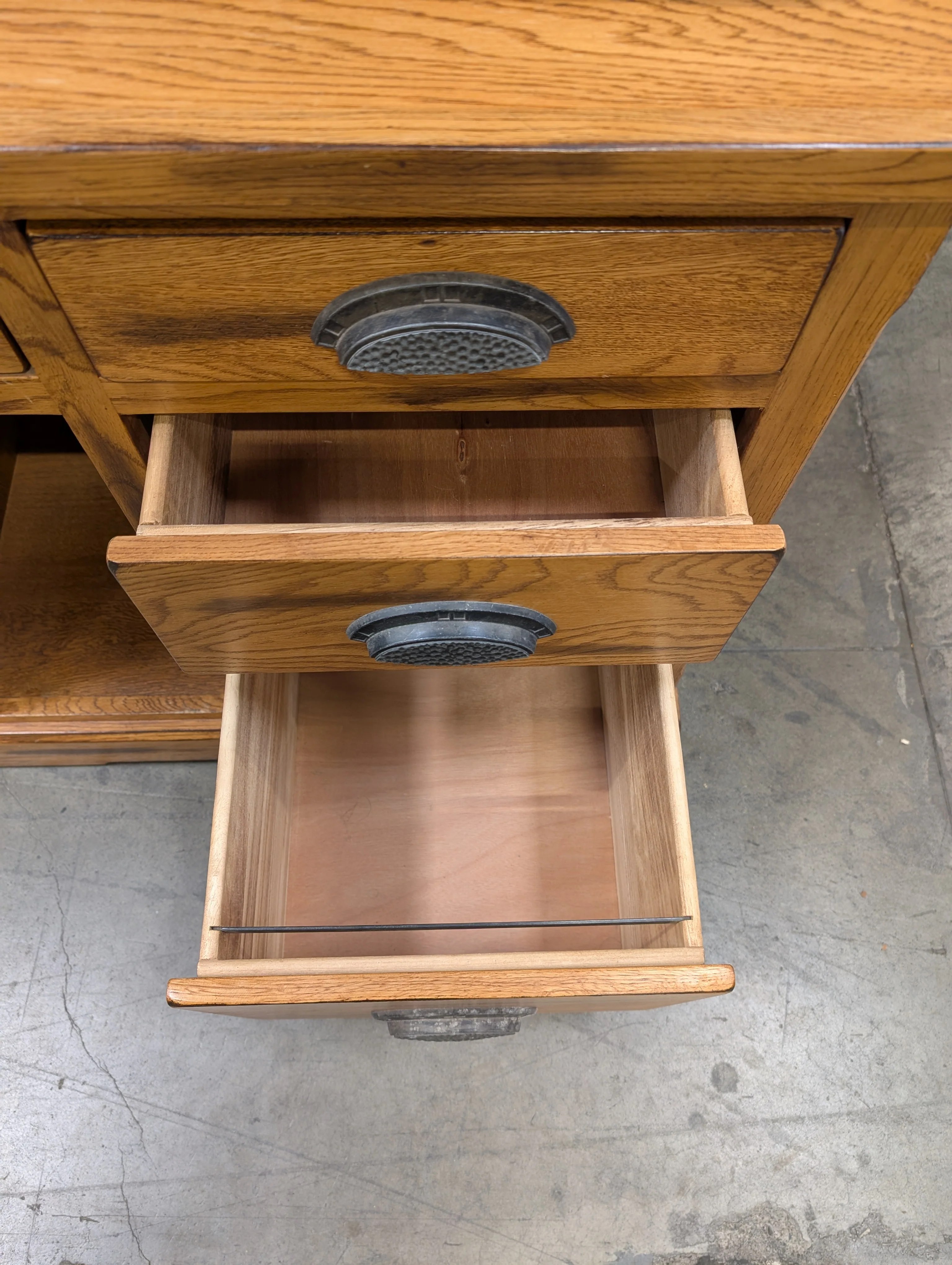 Sunny Designs Sedona Traditional Wood Desk and Hutch in Rustic Oak - Image 9