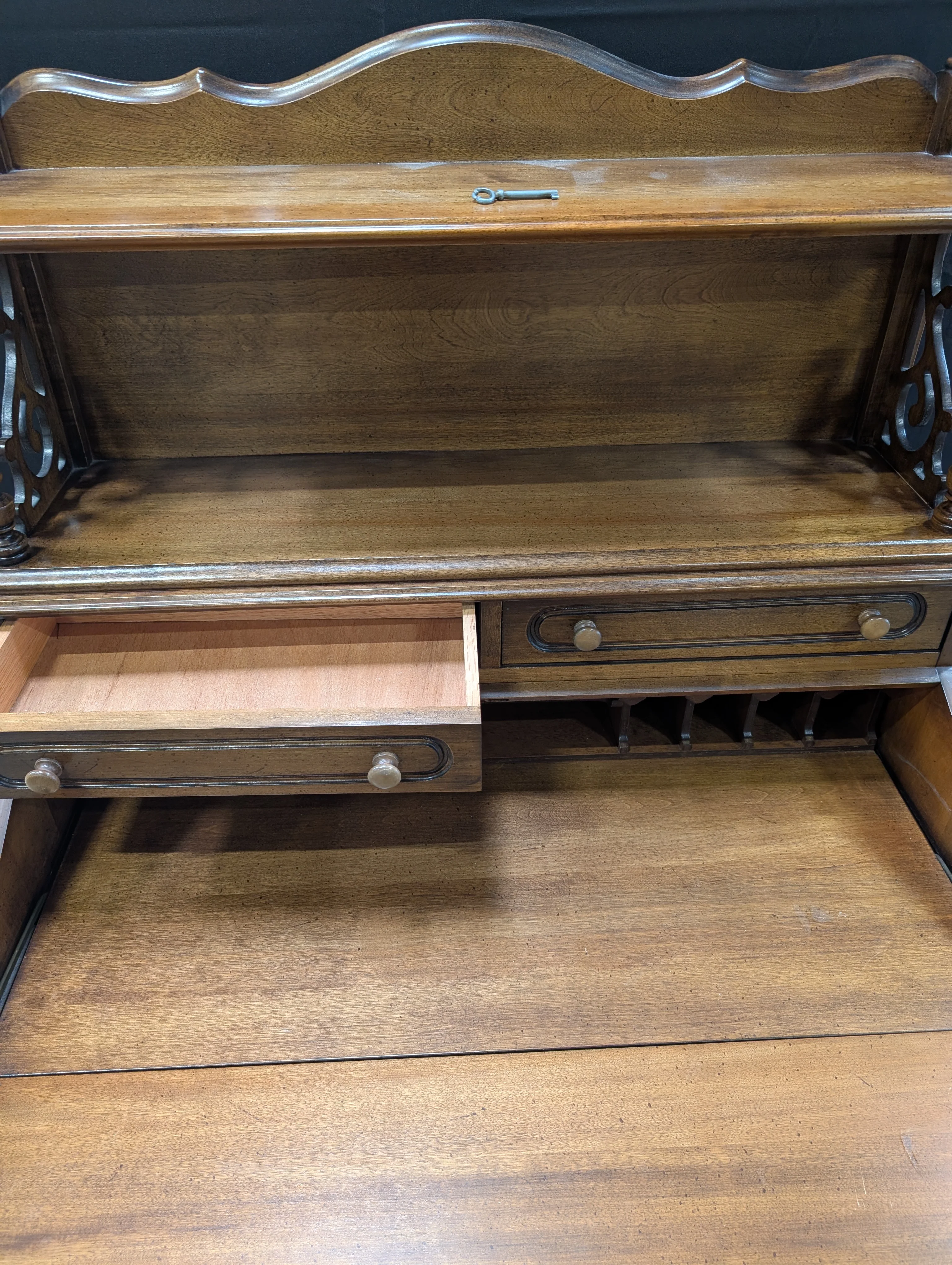 Jasper Cabinet co. Vintage Secretary Desk with Carved Details - Image 7