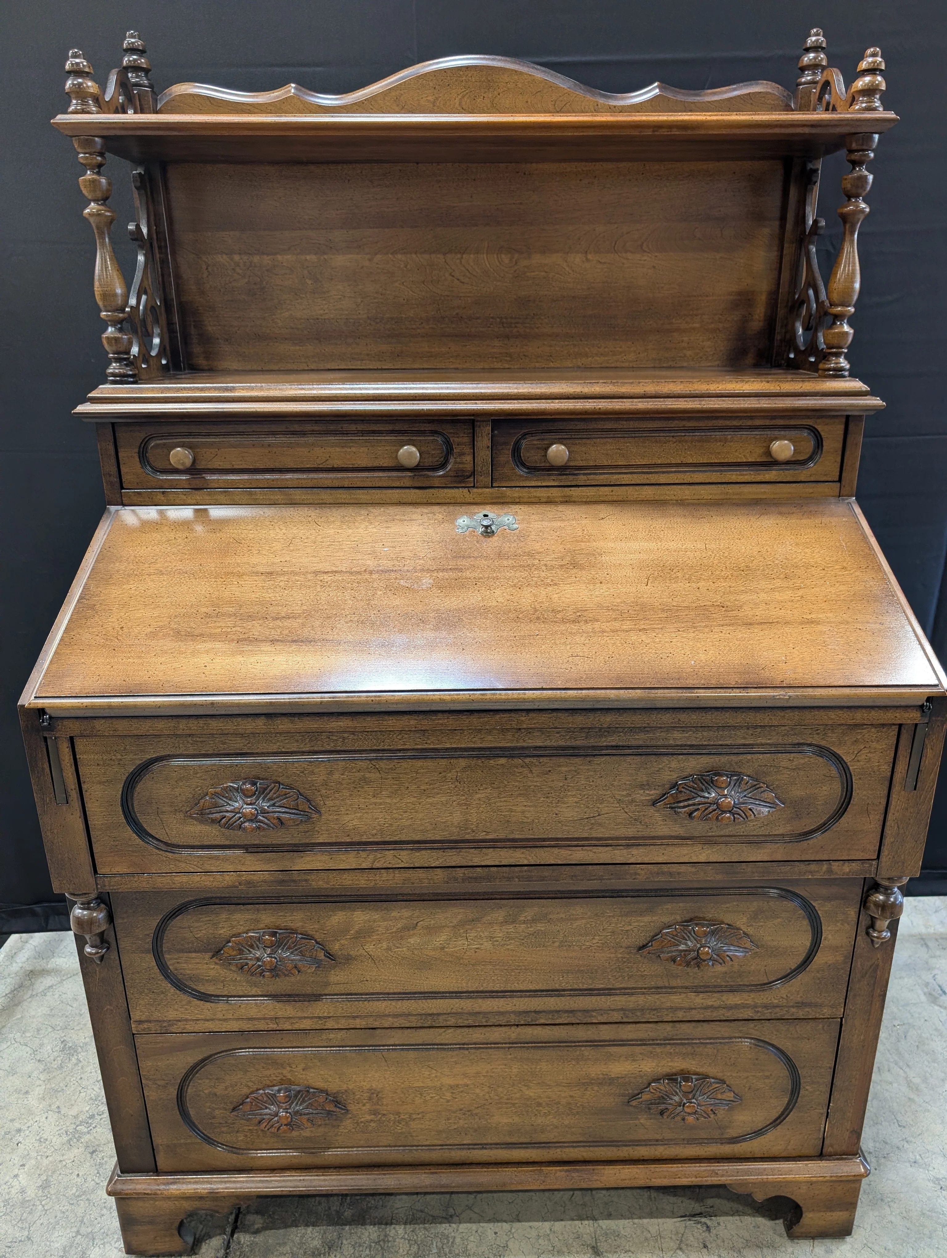 Jasper Cabinet co. Vintage Secretary Desk with Carved Details - Image 9
