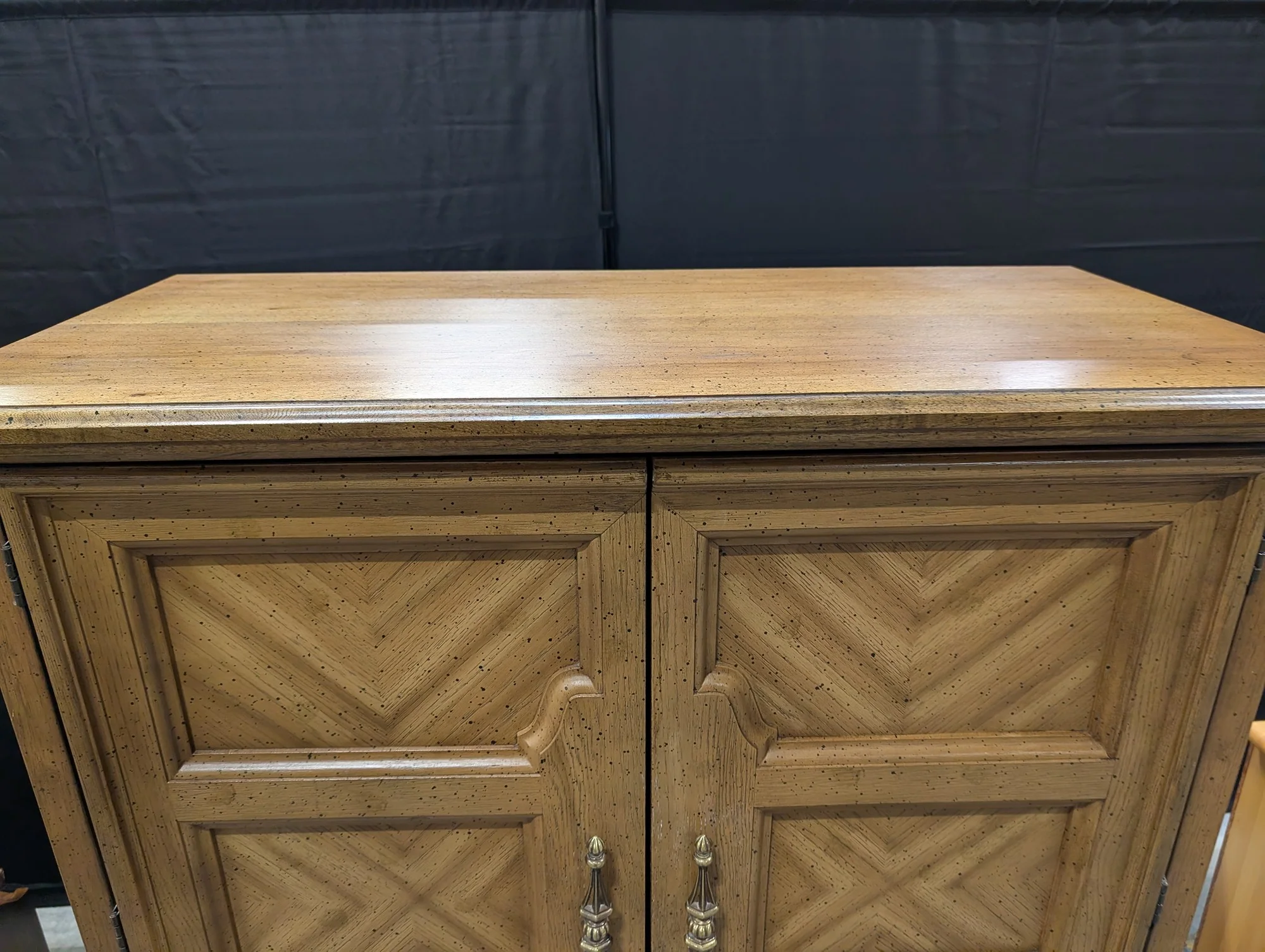 Bassett Furniture Wood Dresser Chest with Decorative Doors - Image 5