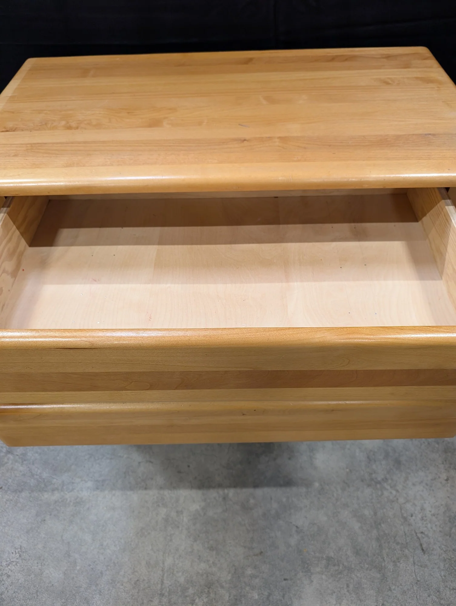 Broken Front glass Natural Hardwood Four-Drawer Storage Chest - Image 3