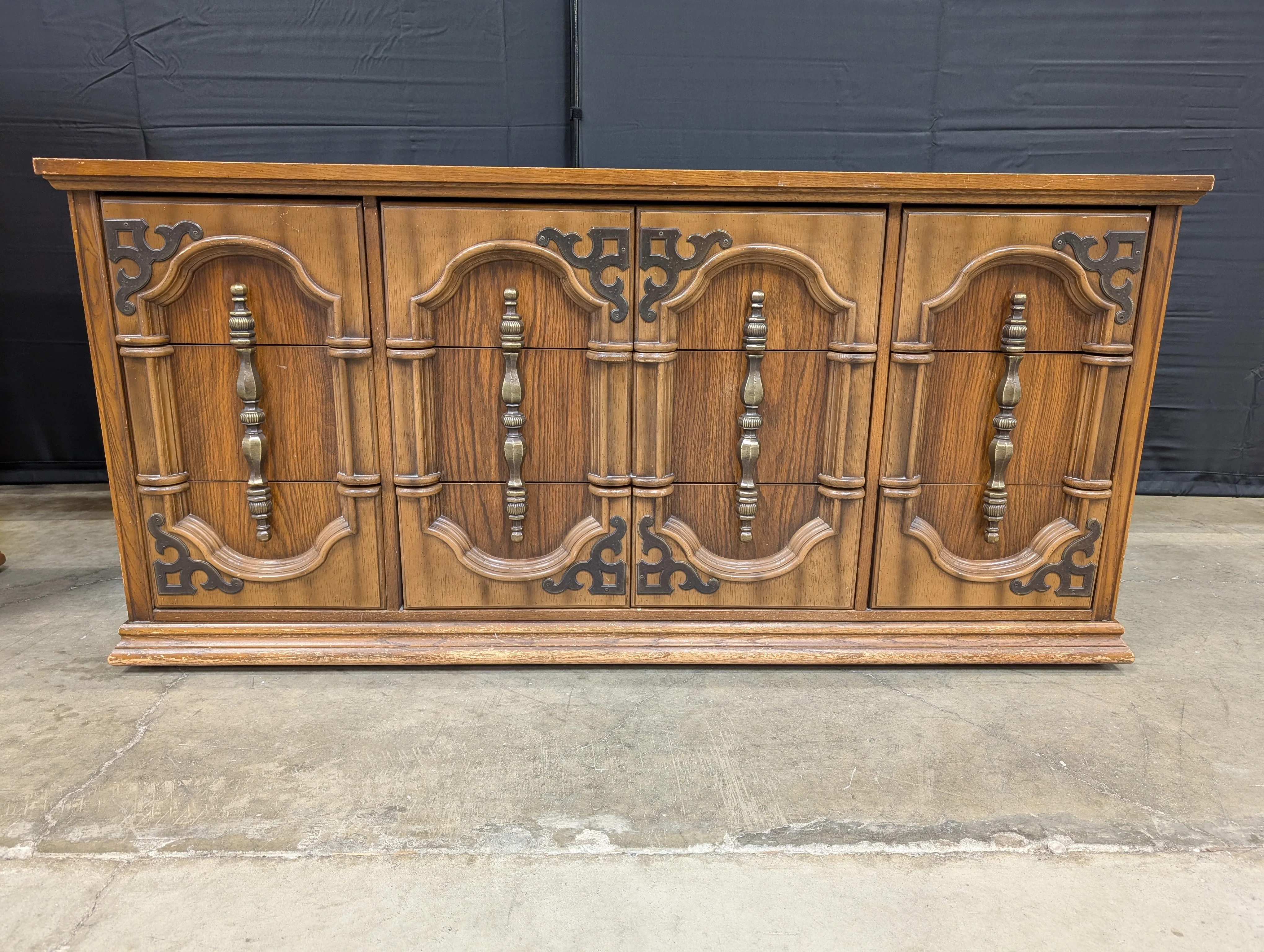 Bassett Furniture Carved Wood Nine Drawer Dresser