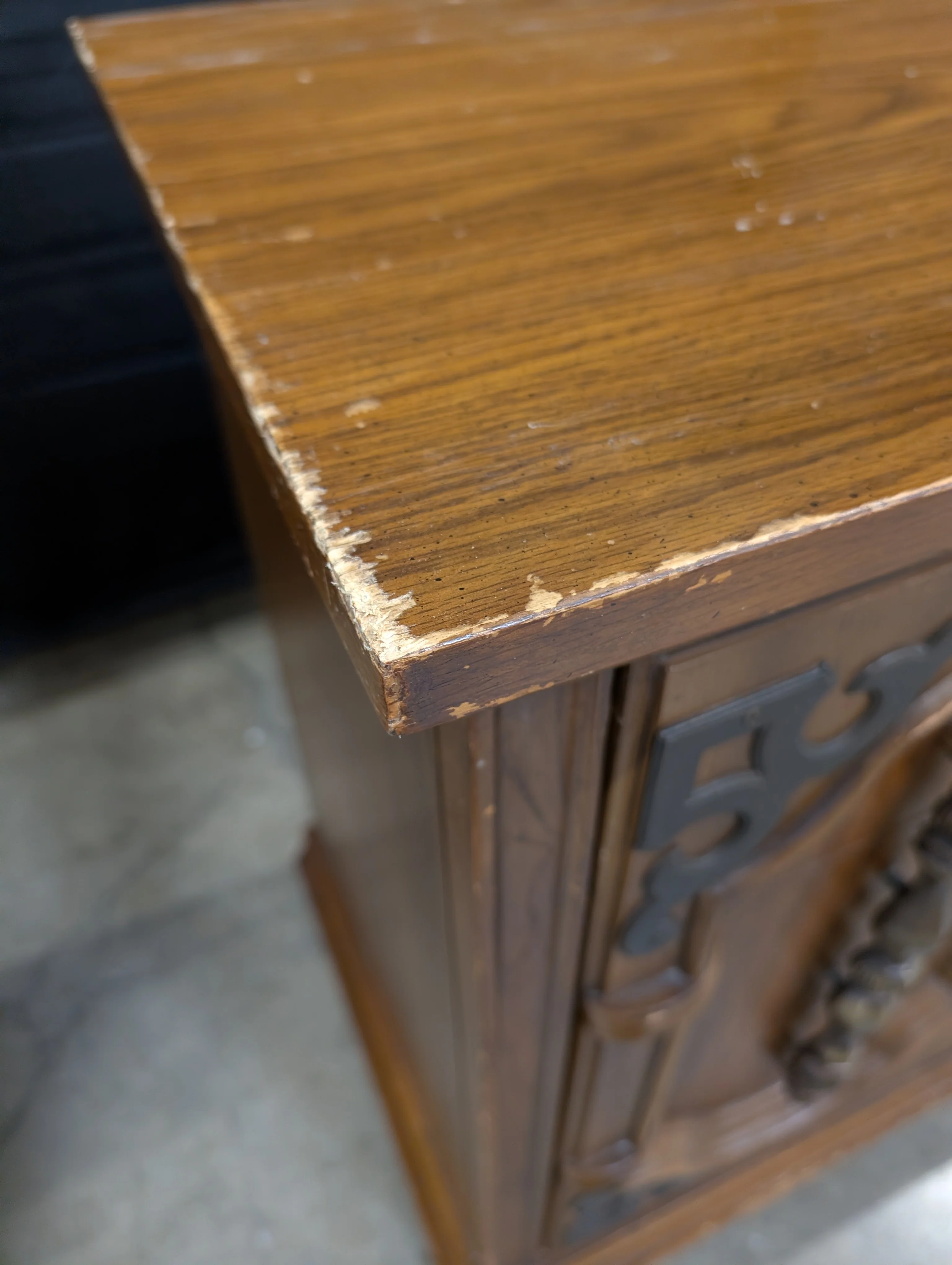 Bassett Furniture Carved Wood Nine Drawer Dresser - Image 4