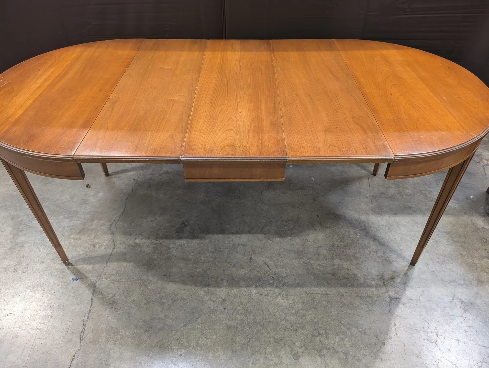 Oval Extension Dining Table with Tapered Legs