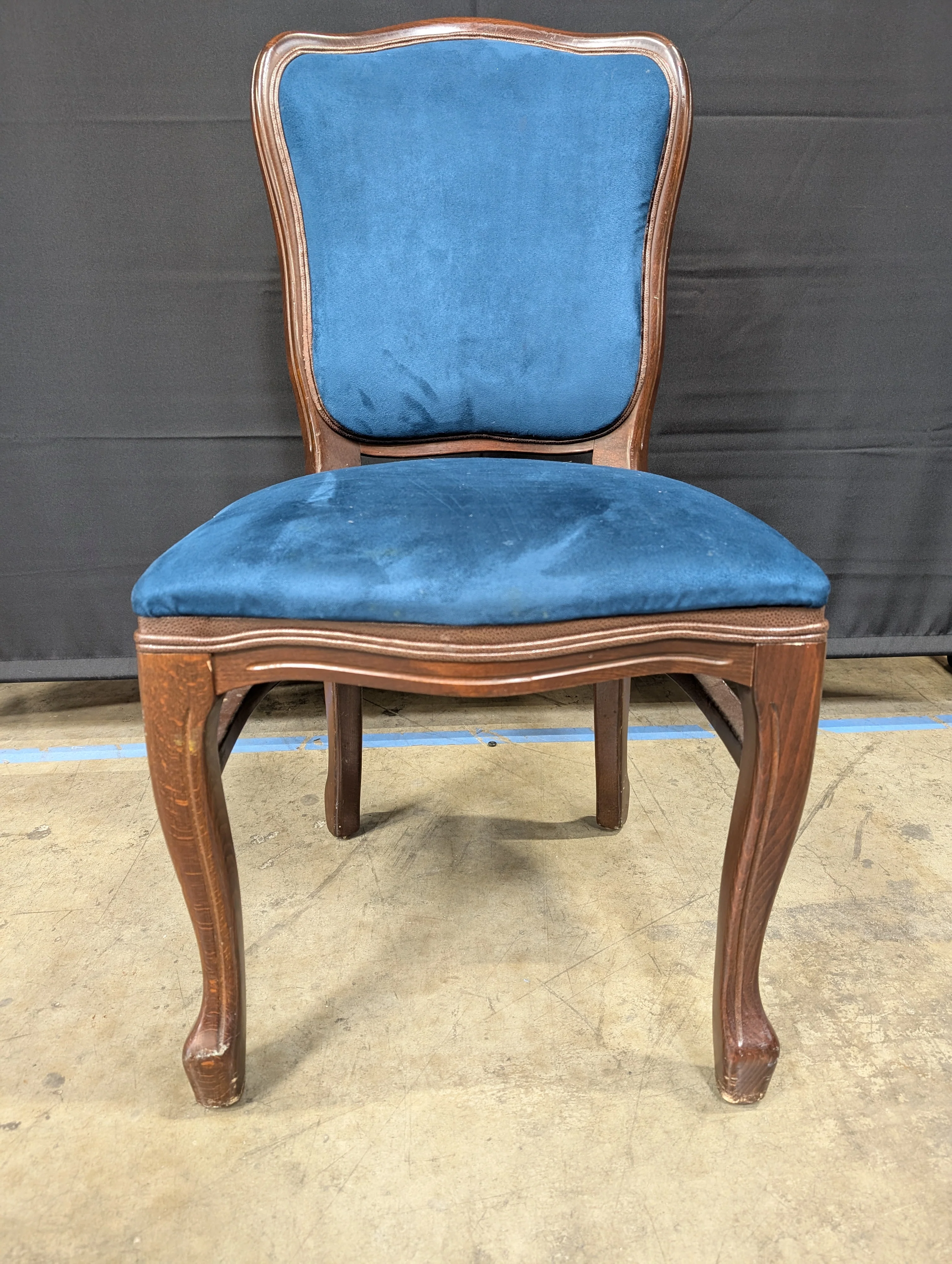Vintage Style Deep Blue Velvet Accent Chair with Carved Wood Frame - Image 6