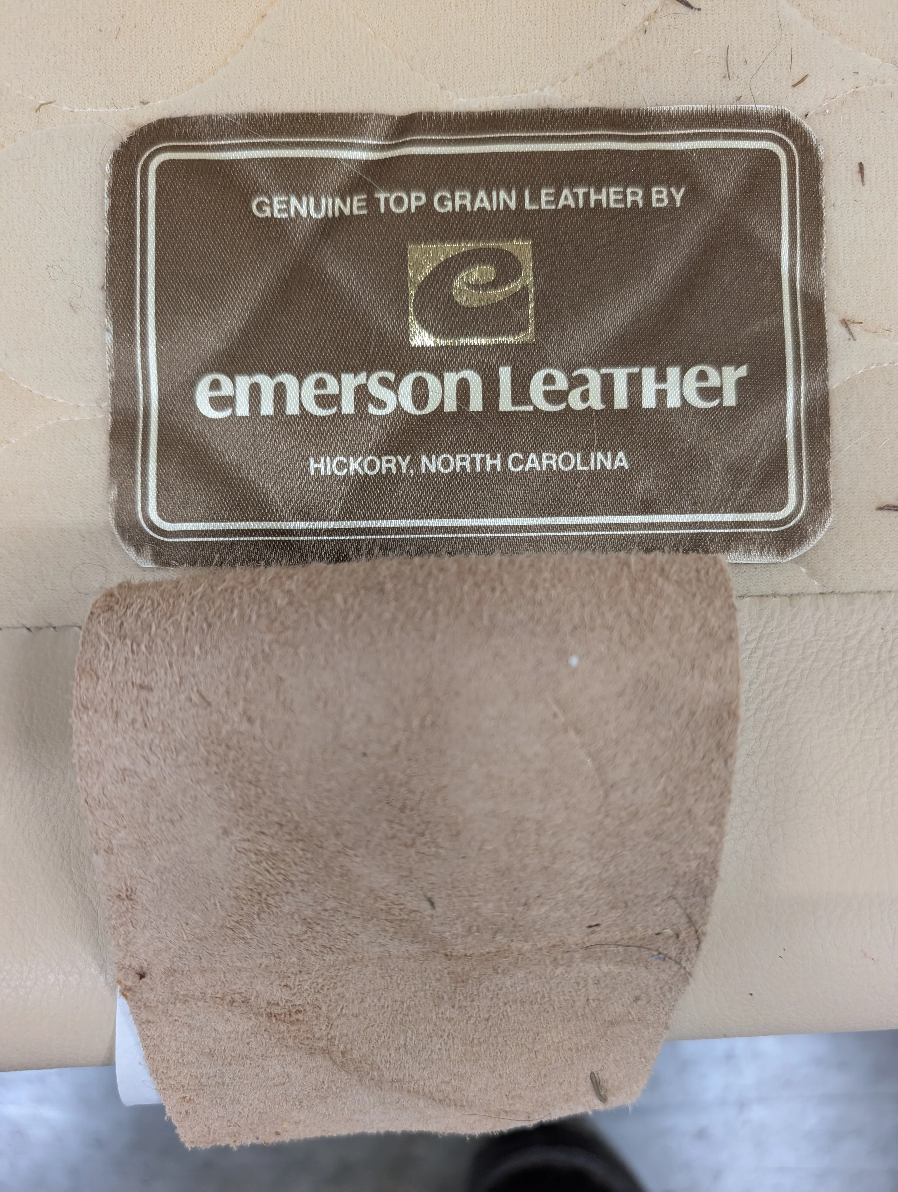 Emerson Leather Cream Loveseat - Image 3