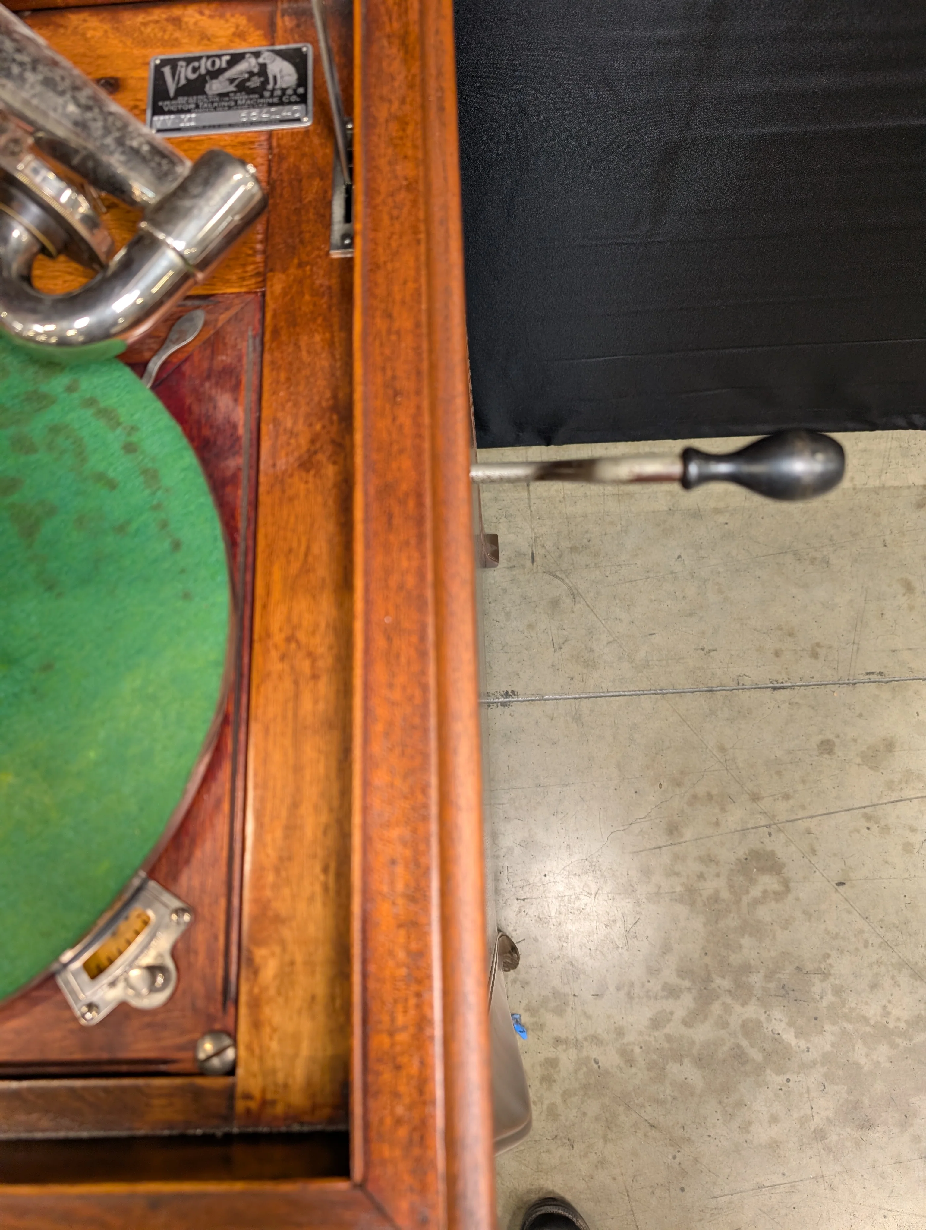 Vintage Victor VV-XI Victrola Phonograph Wood Cabinet - Image 10